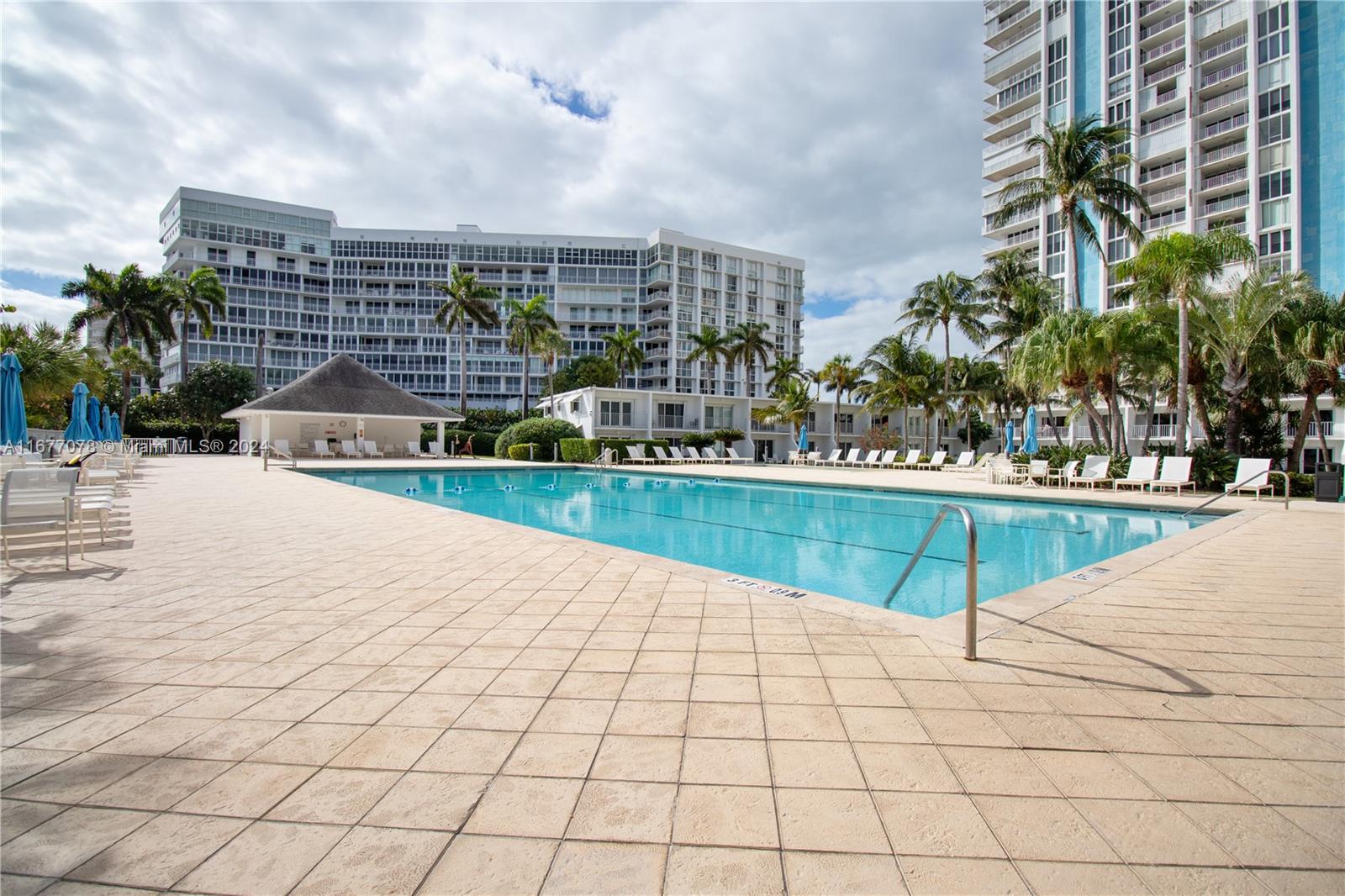 881 Ocean Dr #TH15, Key Biscayne FL 33149