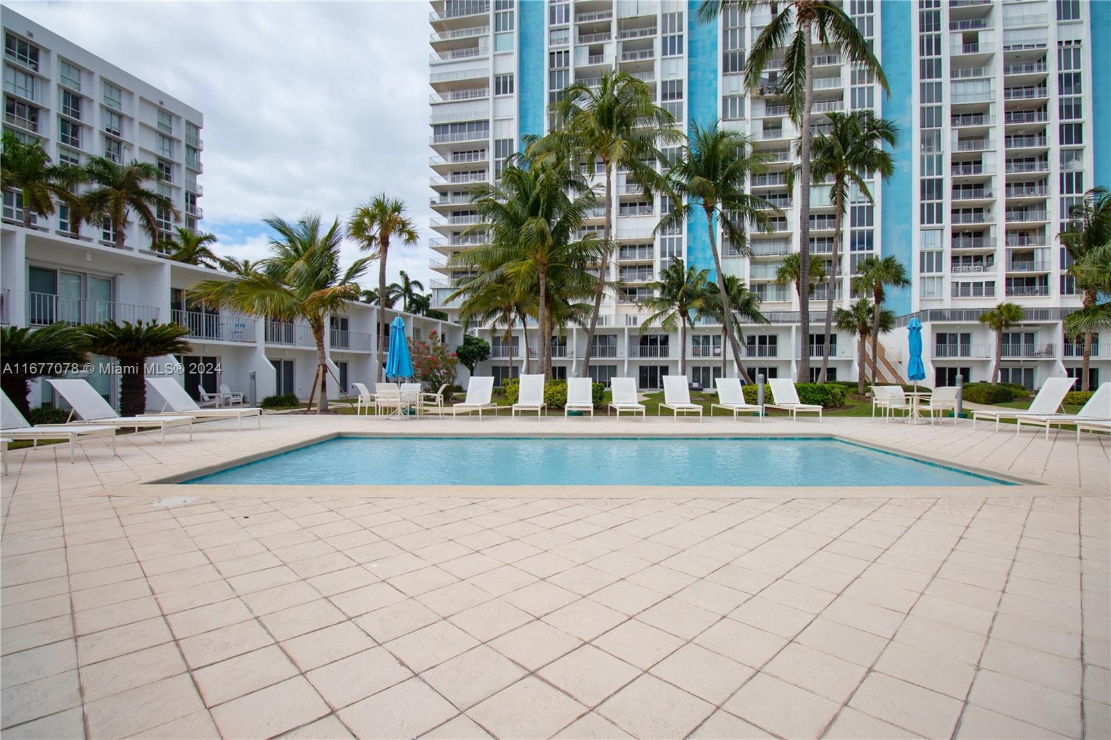 881 Ocean Dr #TH15, Key Biscayne FL 33149
