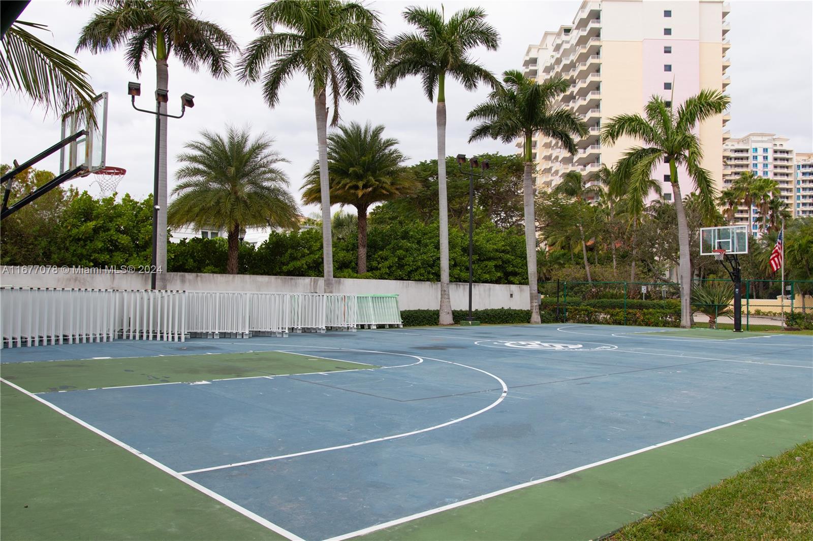 881 Ocean Dr #TH15, Key Biscayne FL 33149