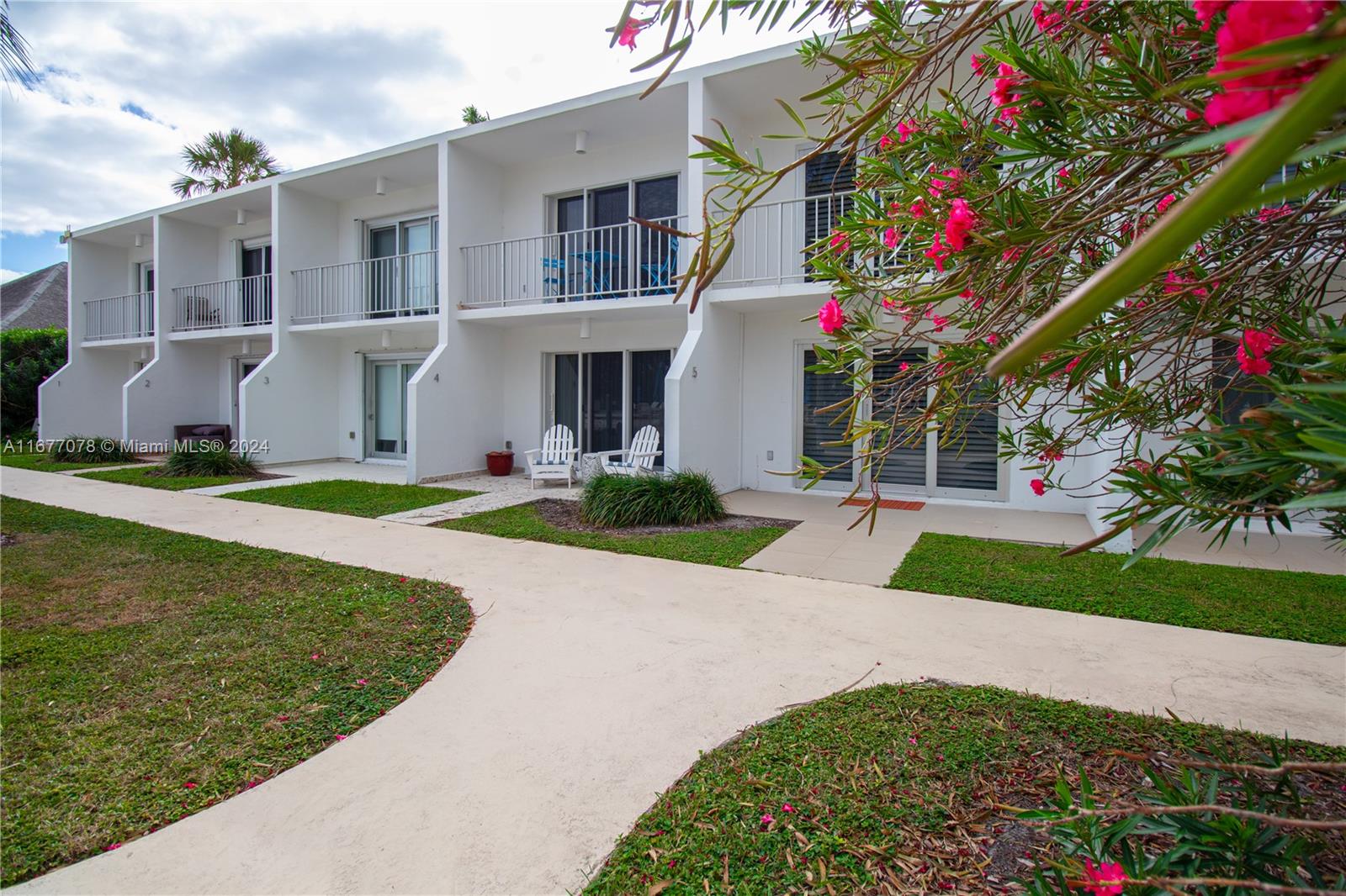 881 Ocean Dr #TH15, Key Biscayne FL 33149
