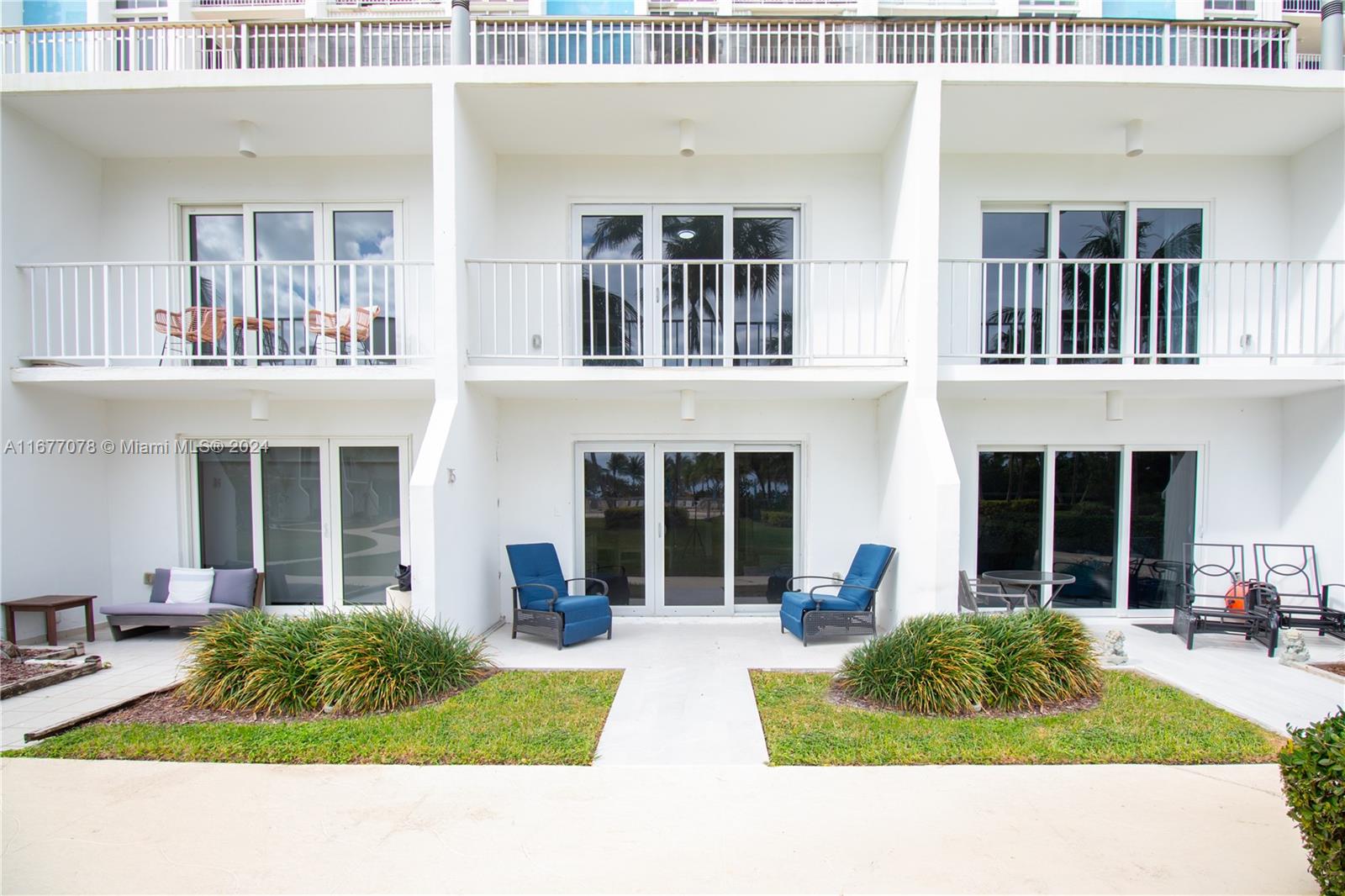 881 Ocean Dr #TH15, Key Biscayne FL 33149
