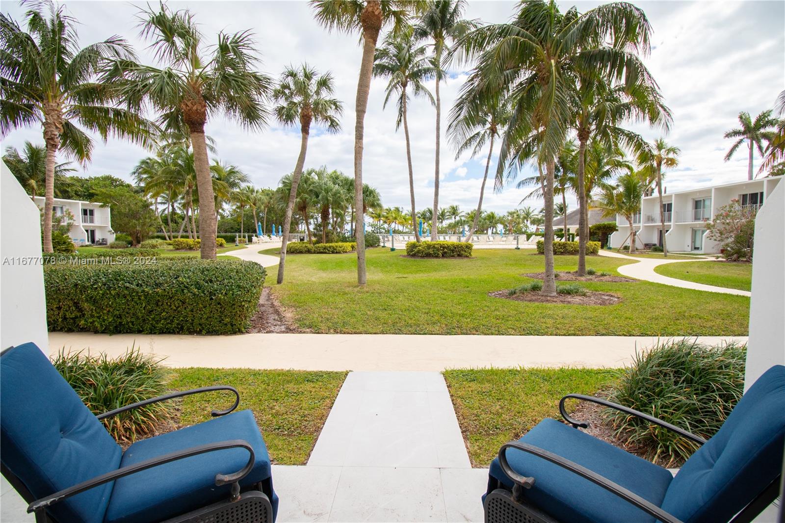 881 Ocean Dr #TH15, Key Biscayne FL 33149