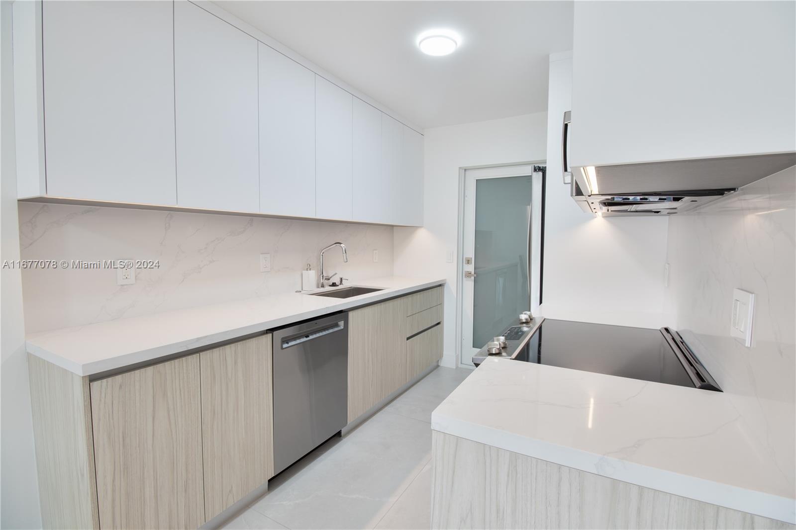 881 Ocean Dr #TH15, Key Biscayne FL 33149