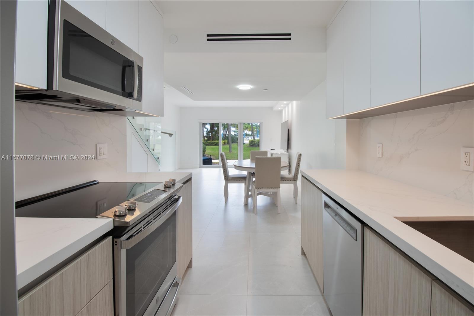 881 Ocean Dr #TH15, Key Biscayne FL 33149