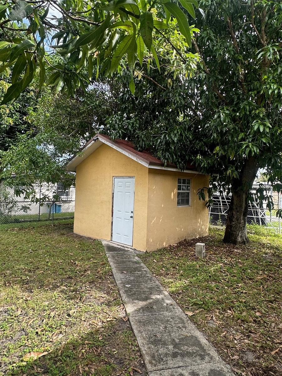 101 E 41st St, Hialeah, Florida image 23