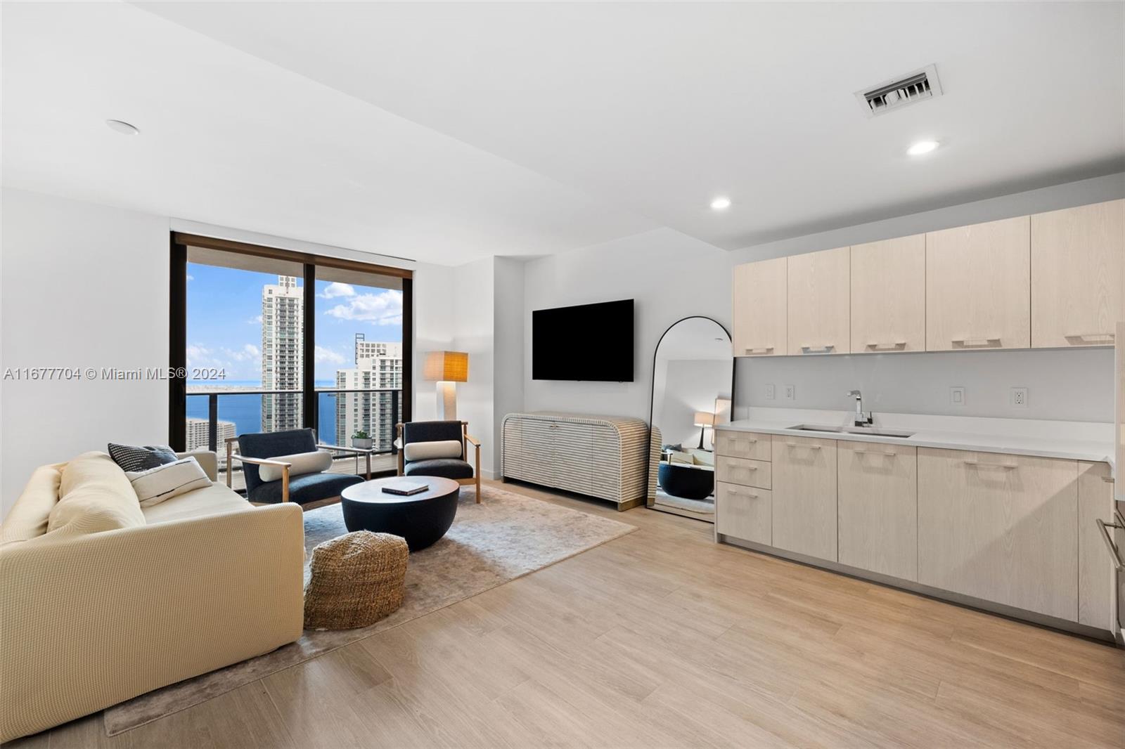 45 SW 9th St #3802, Miami FL 33130