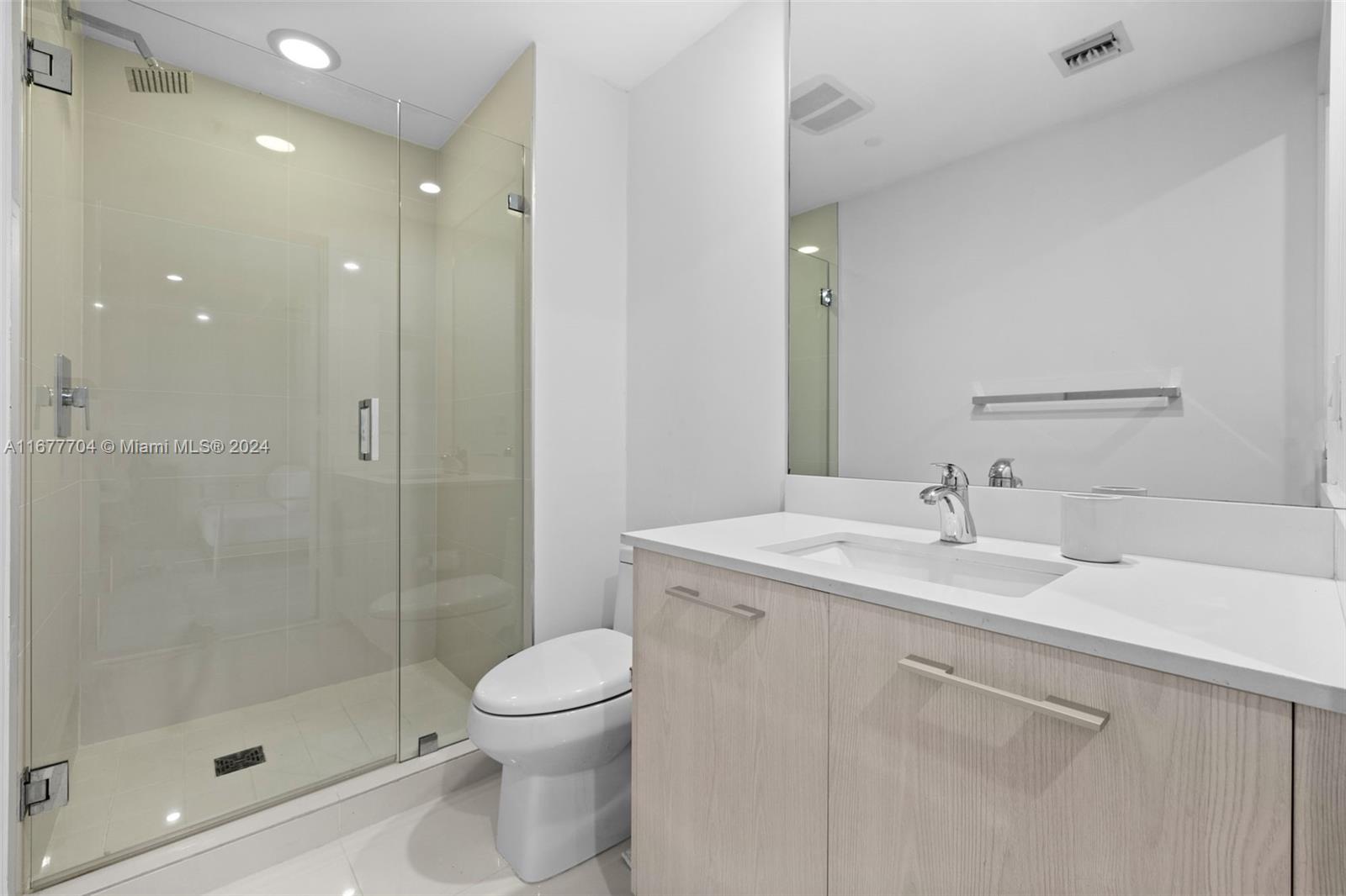 45 SW 9th St #3802, Miami FL 33130