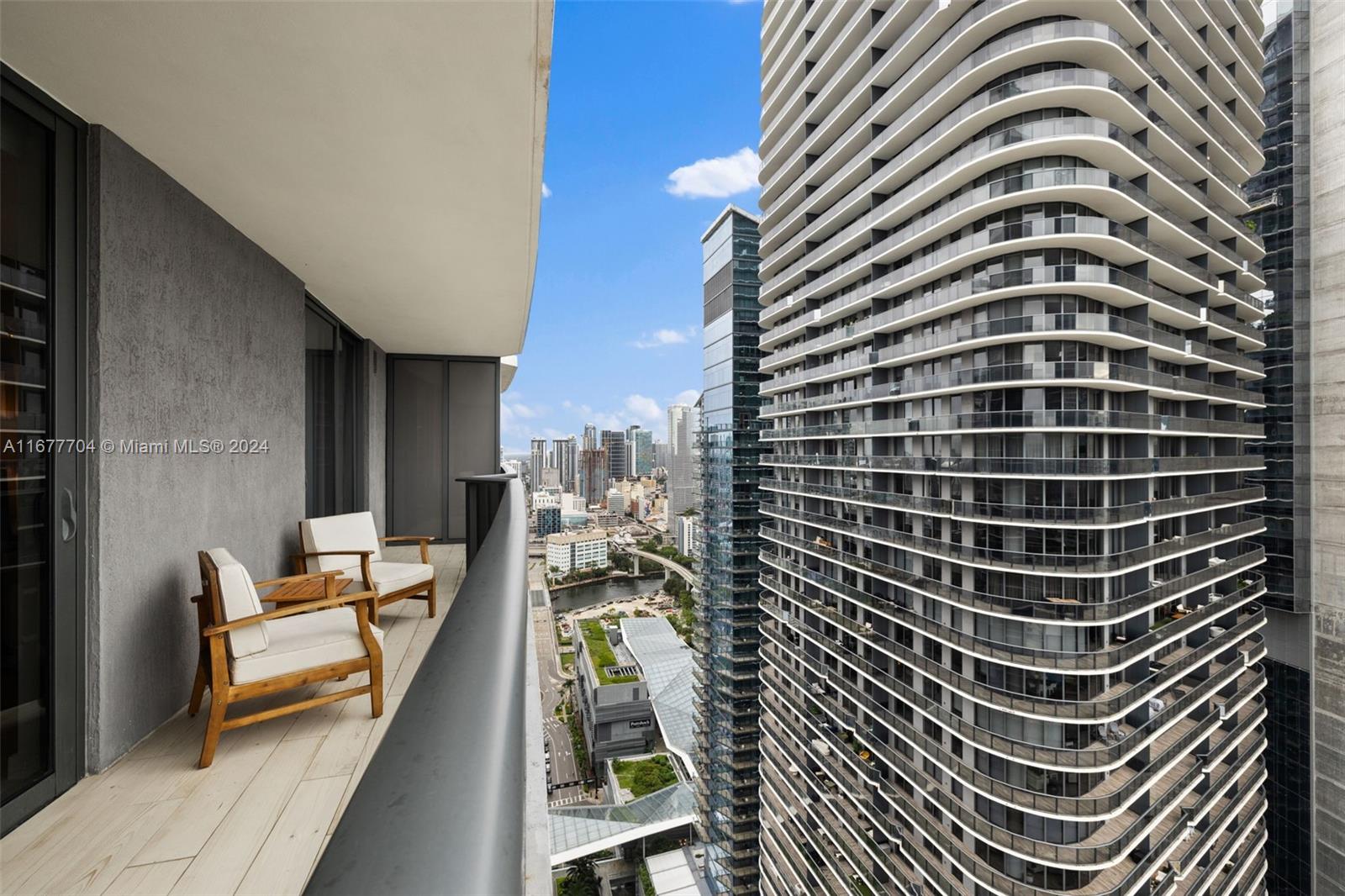 45 SW 9th St #3802, Miami FL 33130