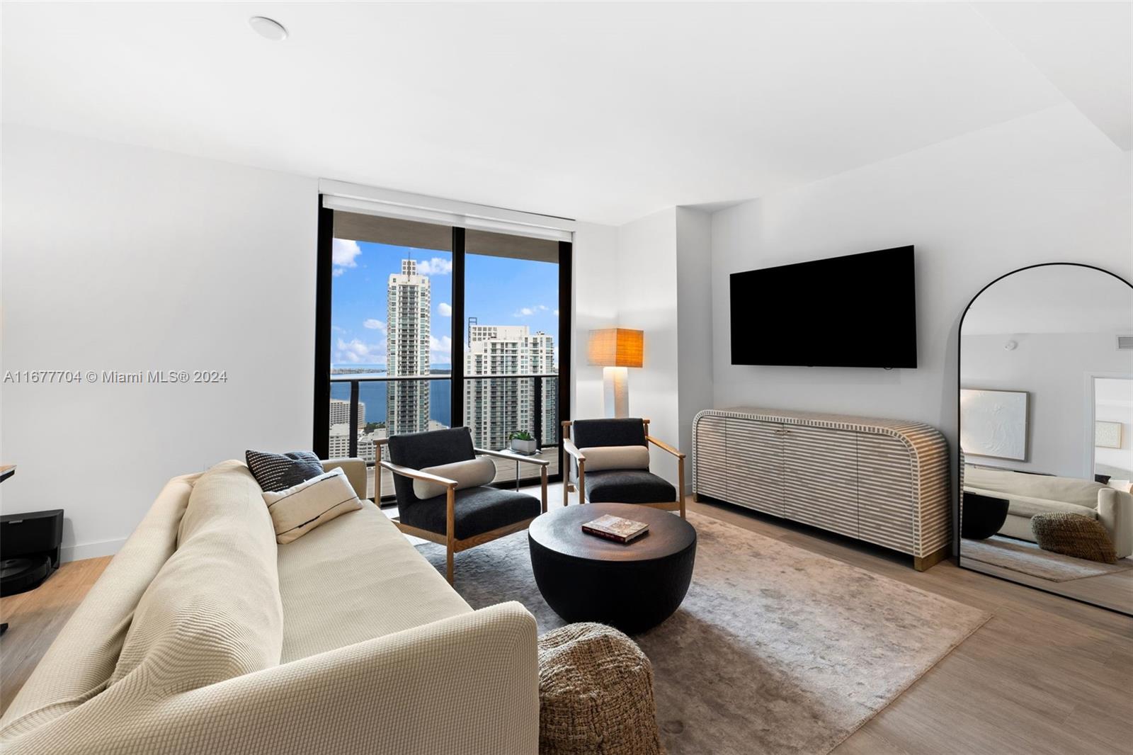 45 SW 9th St #3802, Miami FL 33130