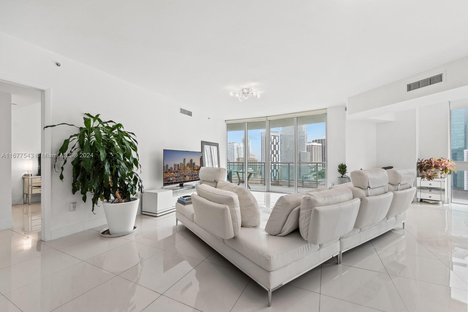 350 S Miami Ave #2201, Miami FL 33130