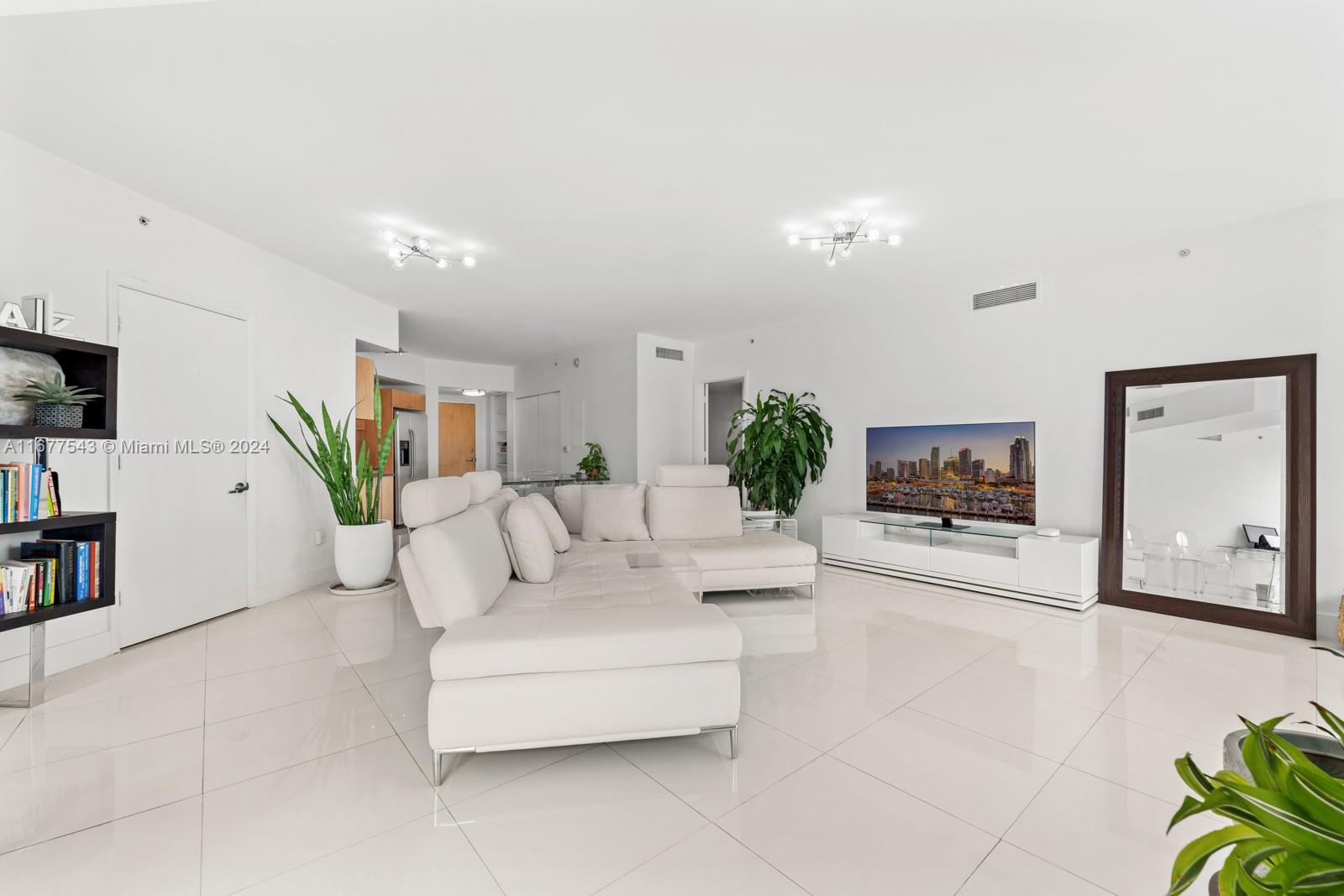 350 S Miami Ave #2201, Miami FL 33130