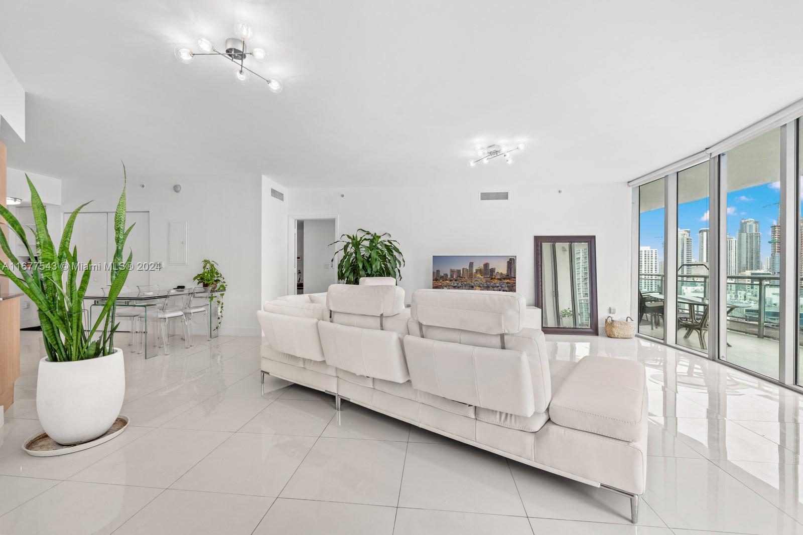 350 S Miami Ave #2201, Miami FL 33130