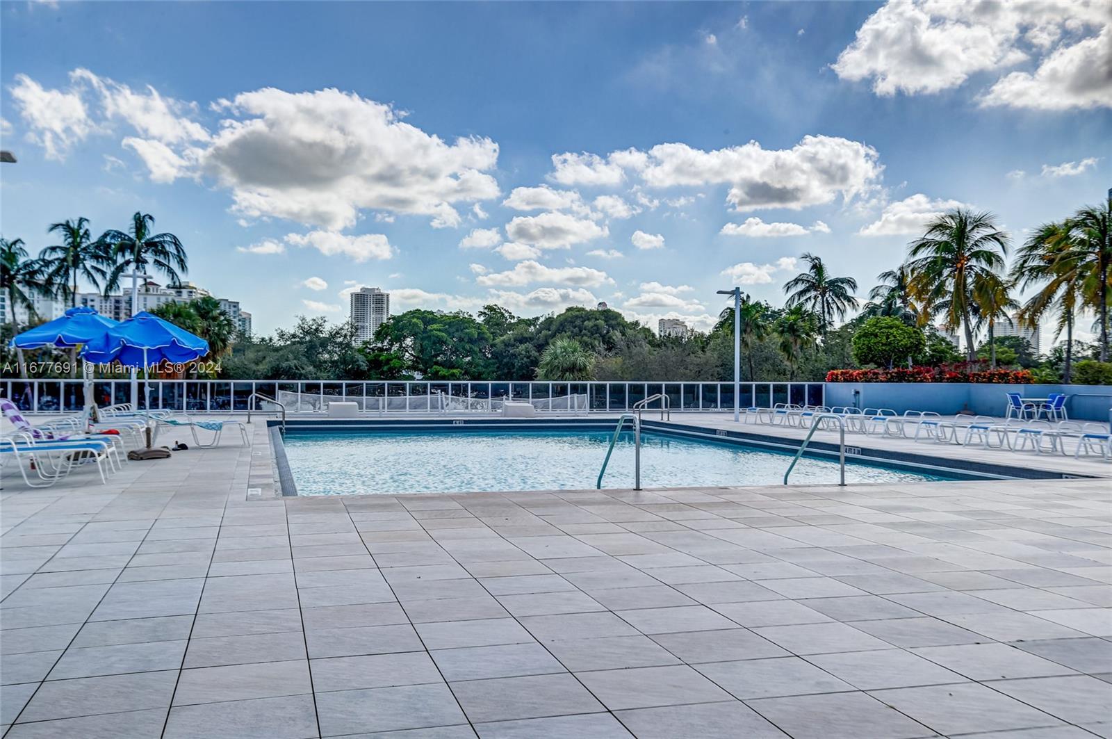 3675 N Country Club Dr #206, Aventura, Florida image 17