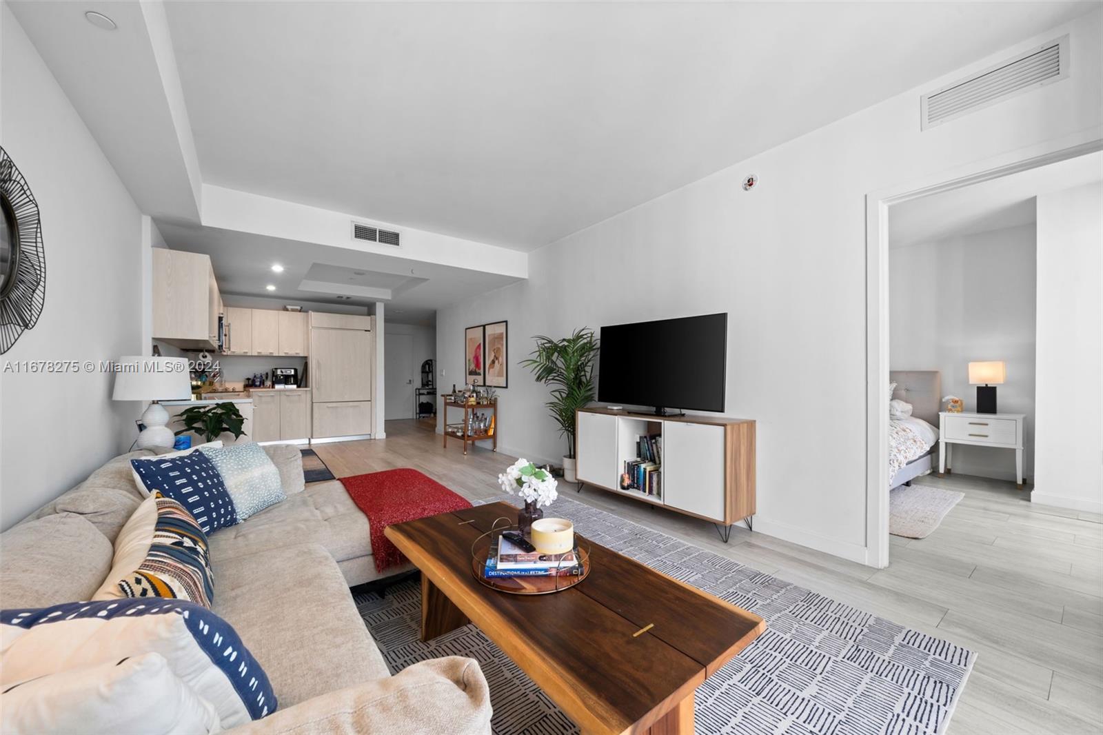 55 SW 9th St #2305, Miami FL 33130