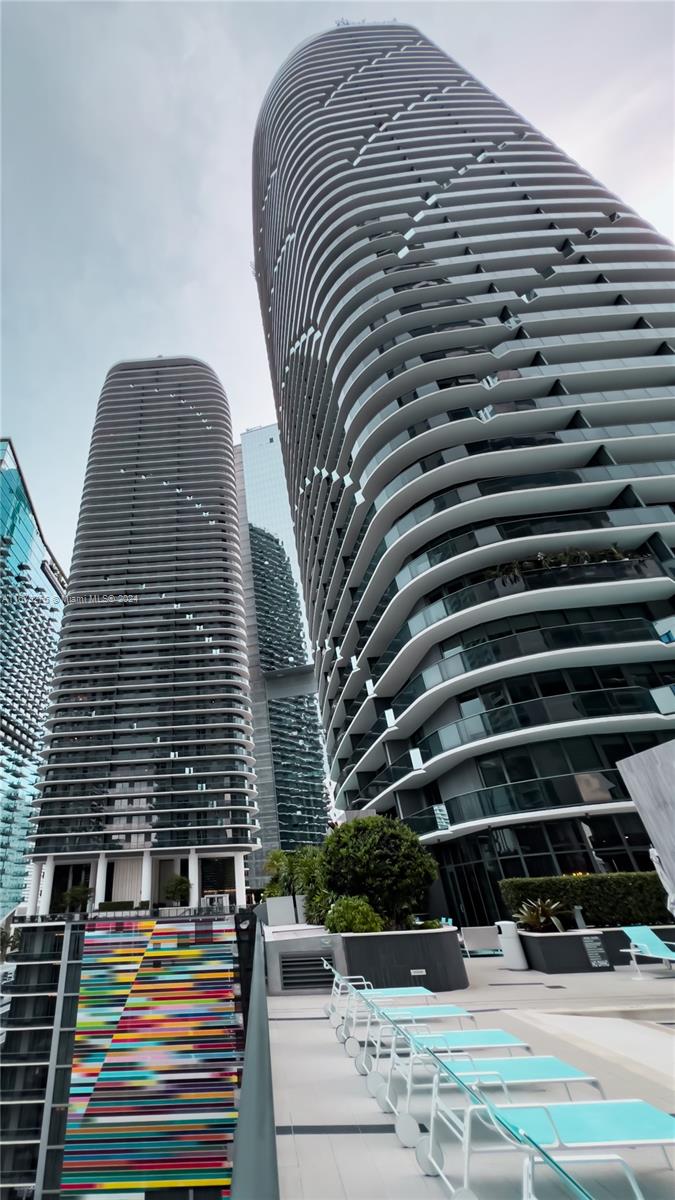 55 SW 9th St #2305, Miami FL 33130