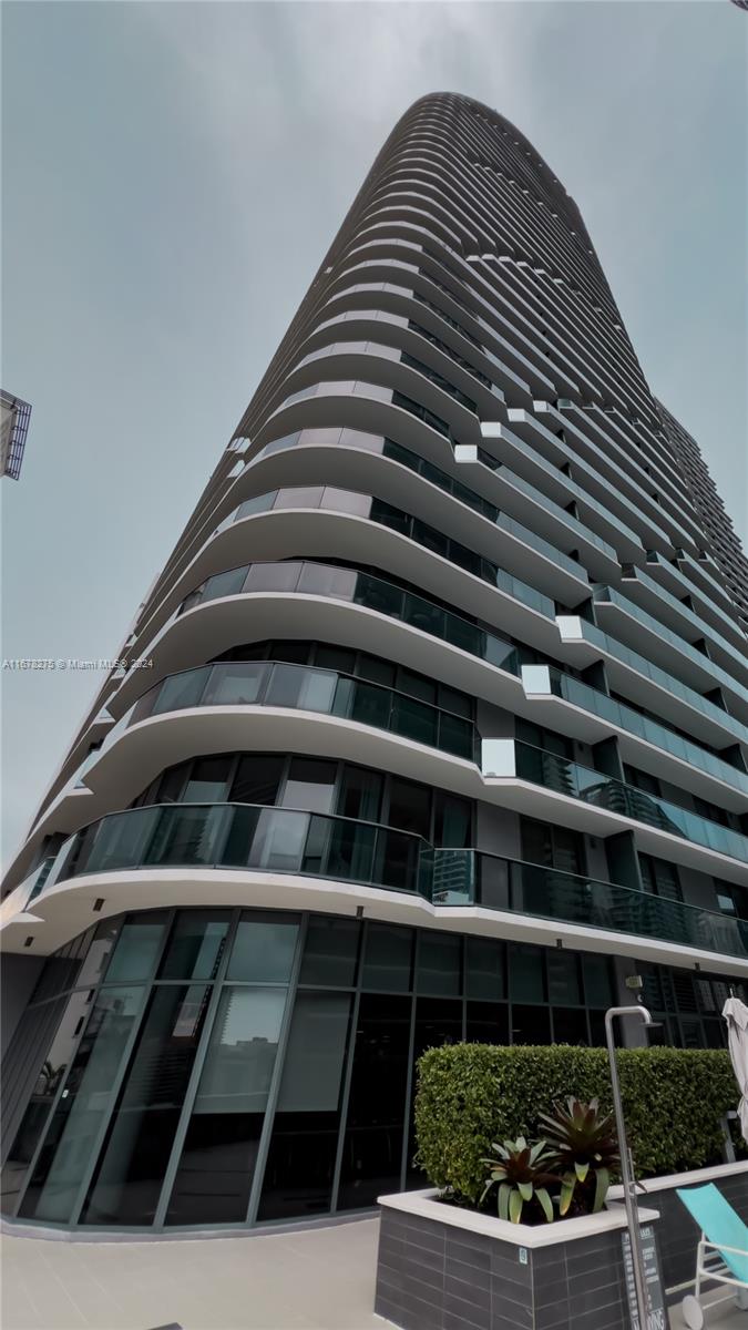 55 SW 9th St #2305, Miami FL 33130