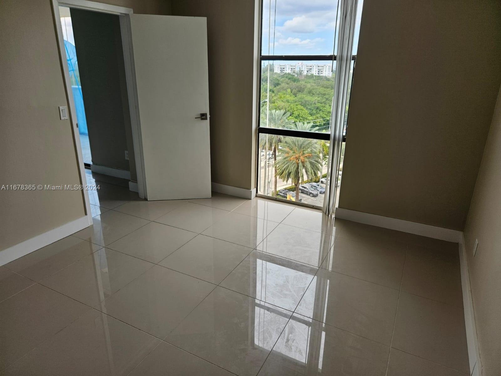 13499 Biscayne Blvd #805, North Miami, Florida image 28