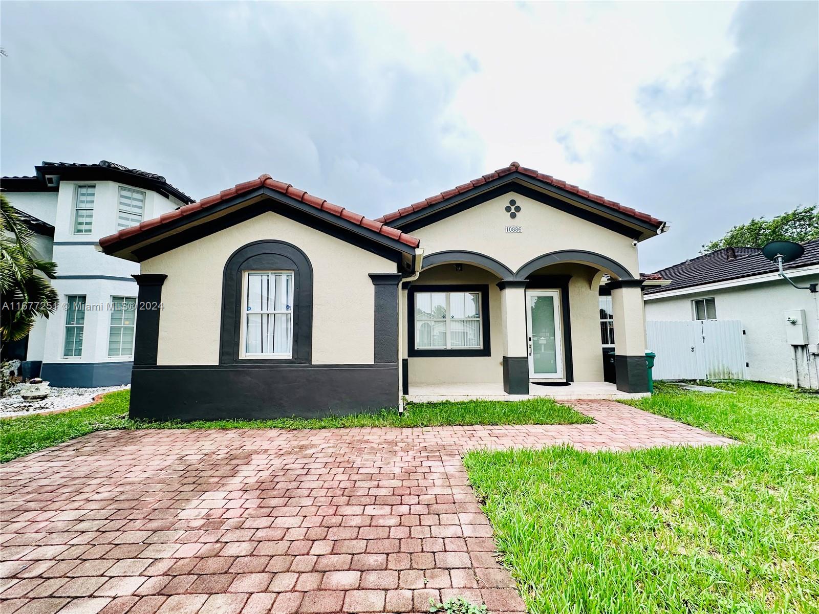 10886 SW 242nd St, Homestead, Florida image 2