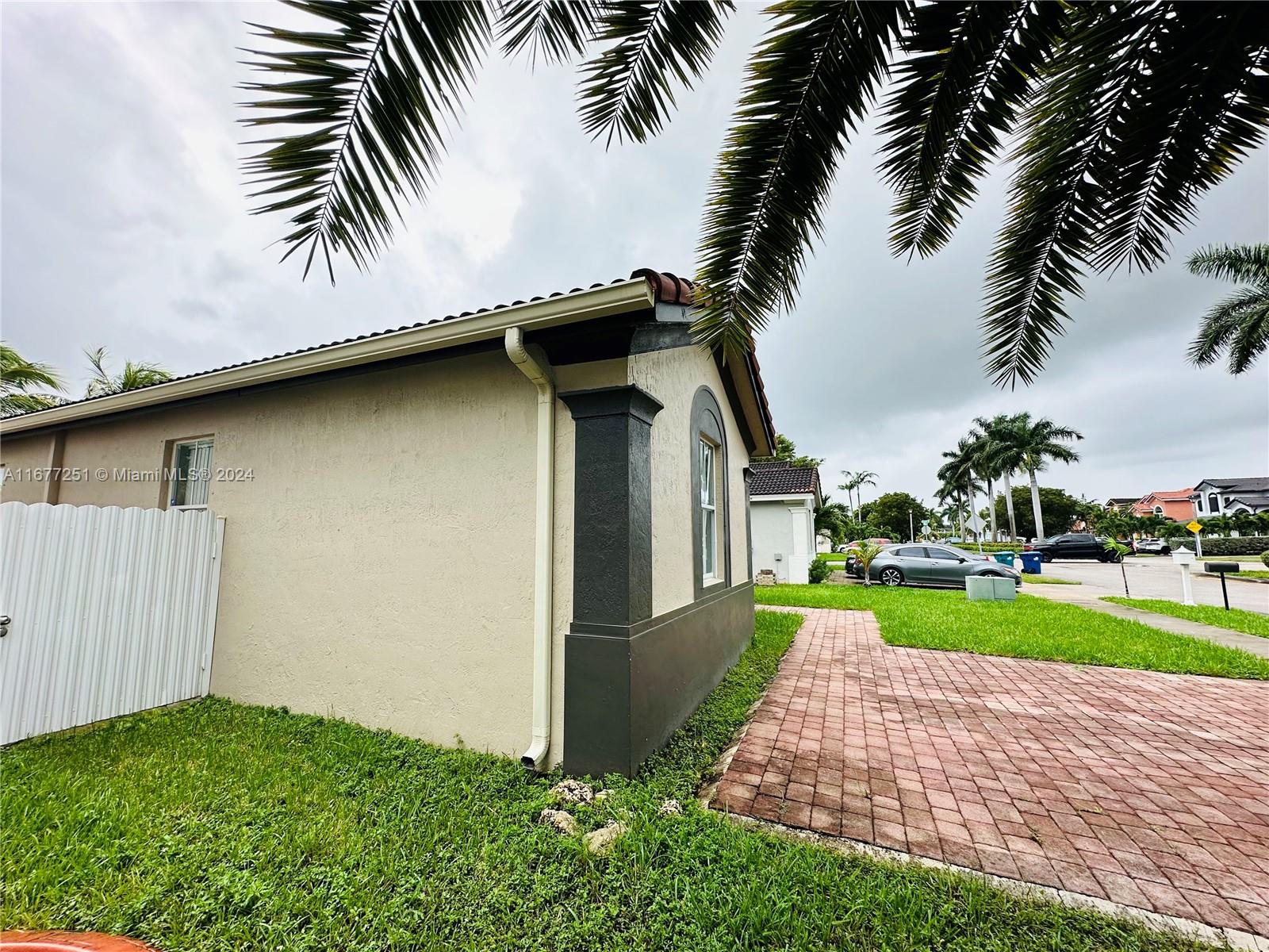 10886 SW 242nd St, Homestead, Florida image 4