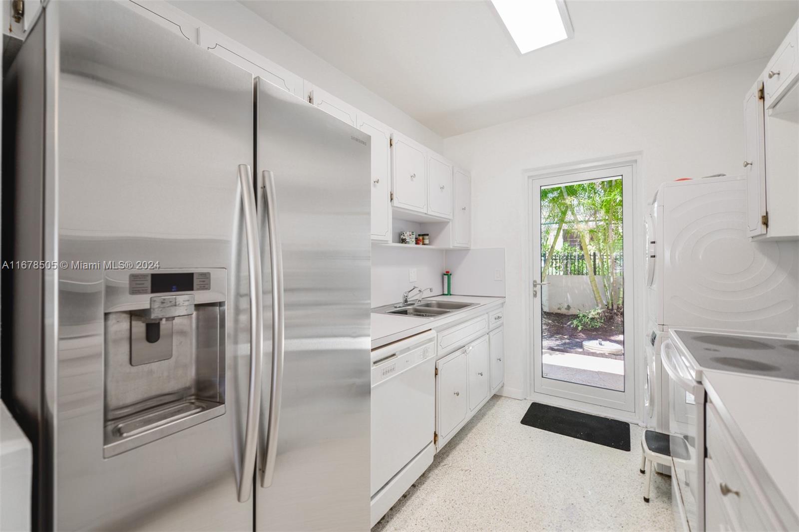 881 Ocean Dr #TH31, Key Biscayne FL 33149