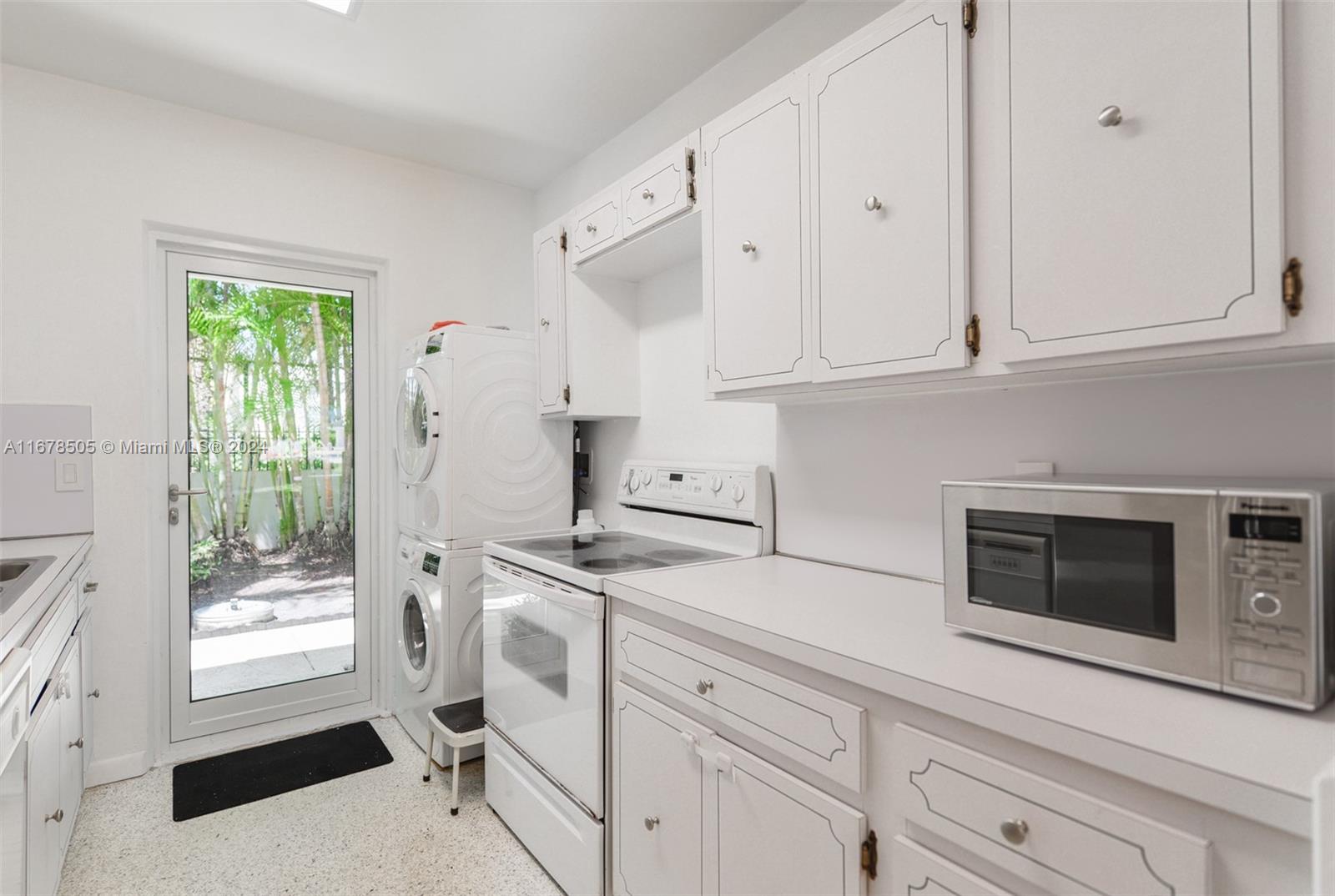 881 Ocean Dr #TH31, Key Biscayne FL 33149