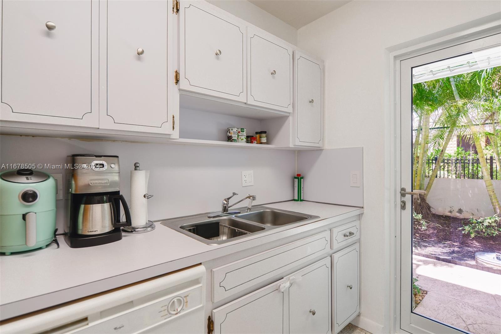 881 Ocean Dr #TH31, Key Biscayne FL 33149