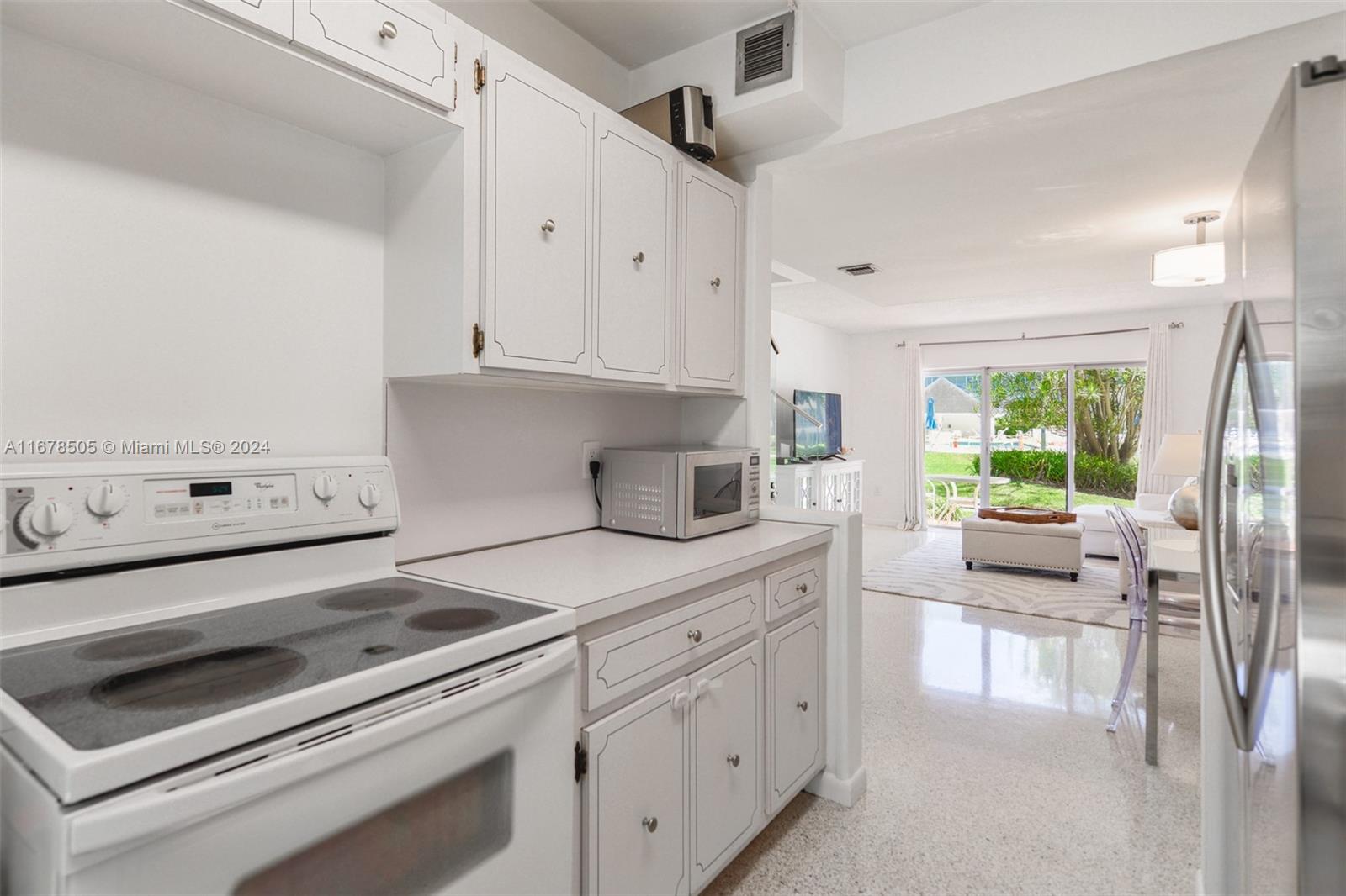 881 Ocean Dr #TH31, Key Biscayne FL 33149