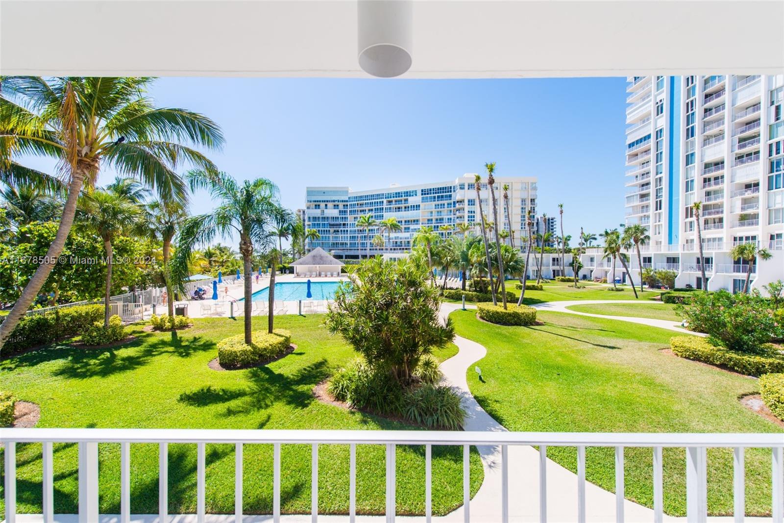881 Ocean Dr #TH31, Key Biscayne FL 33149