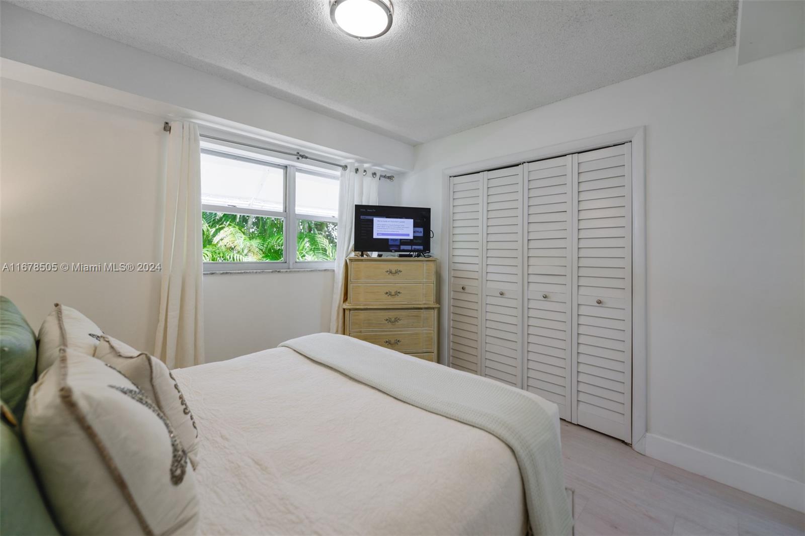 881 Ocean Dr #TH31, Key Biscayne FL 33149