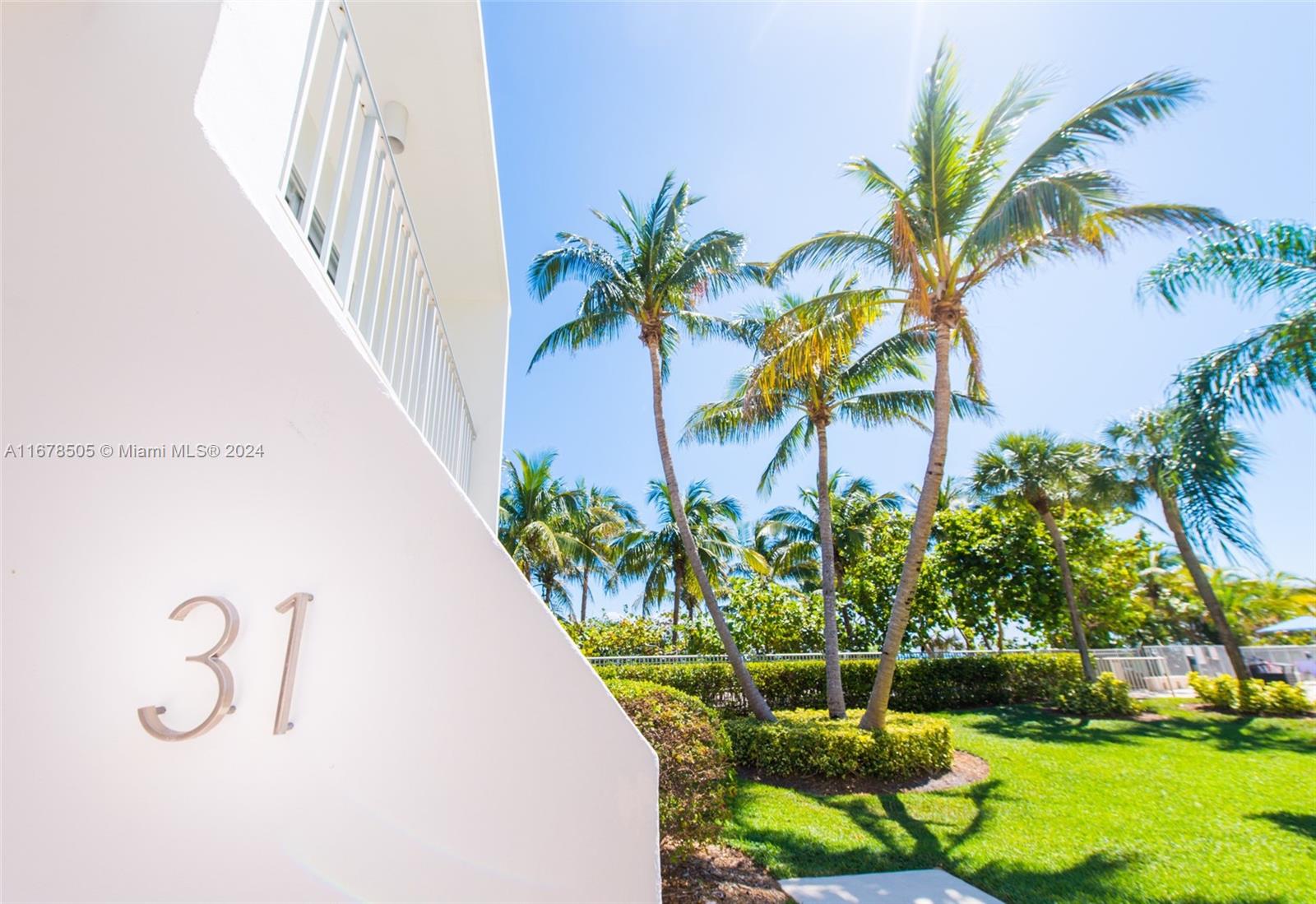 881 Ocean Dr #TH31, Key Biscayne FL 33149