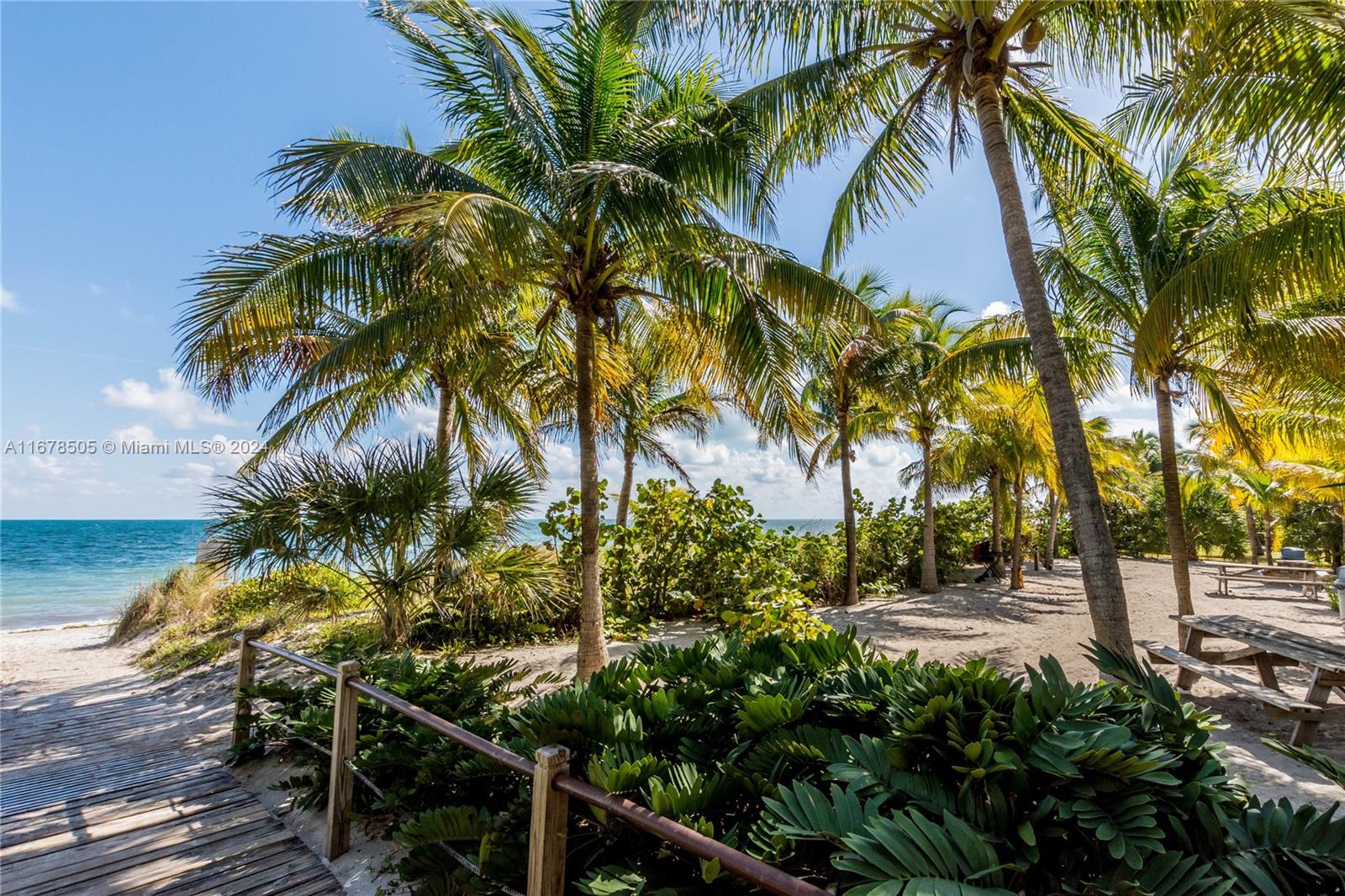 881 Ocean Dr #TH31, Key Biscayne FL 33149
