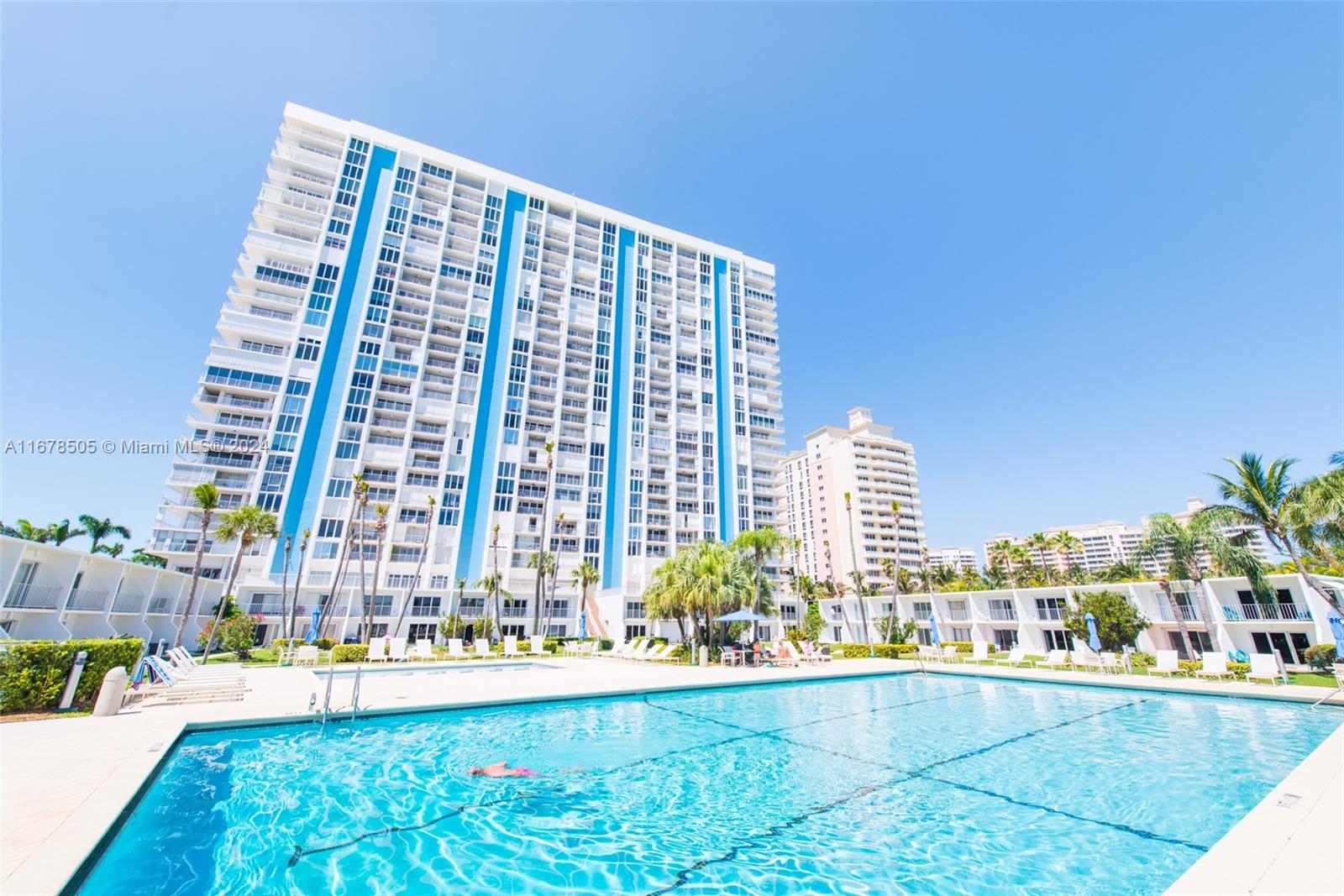 881 Ocean Dr #TH31, Key Biscayne FL 33149