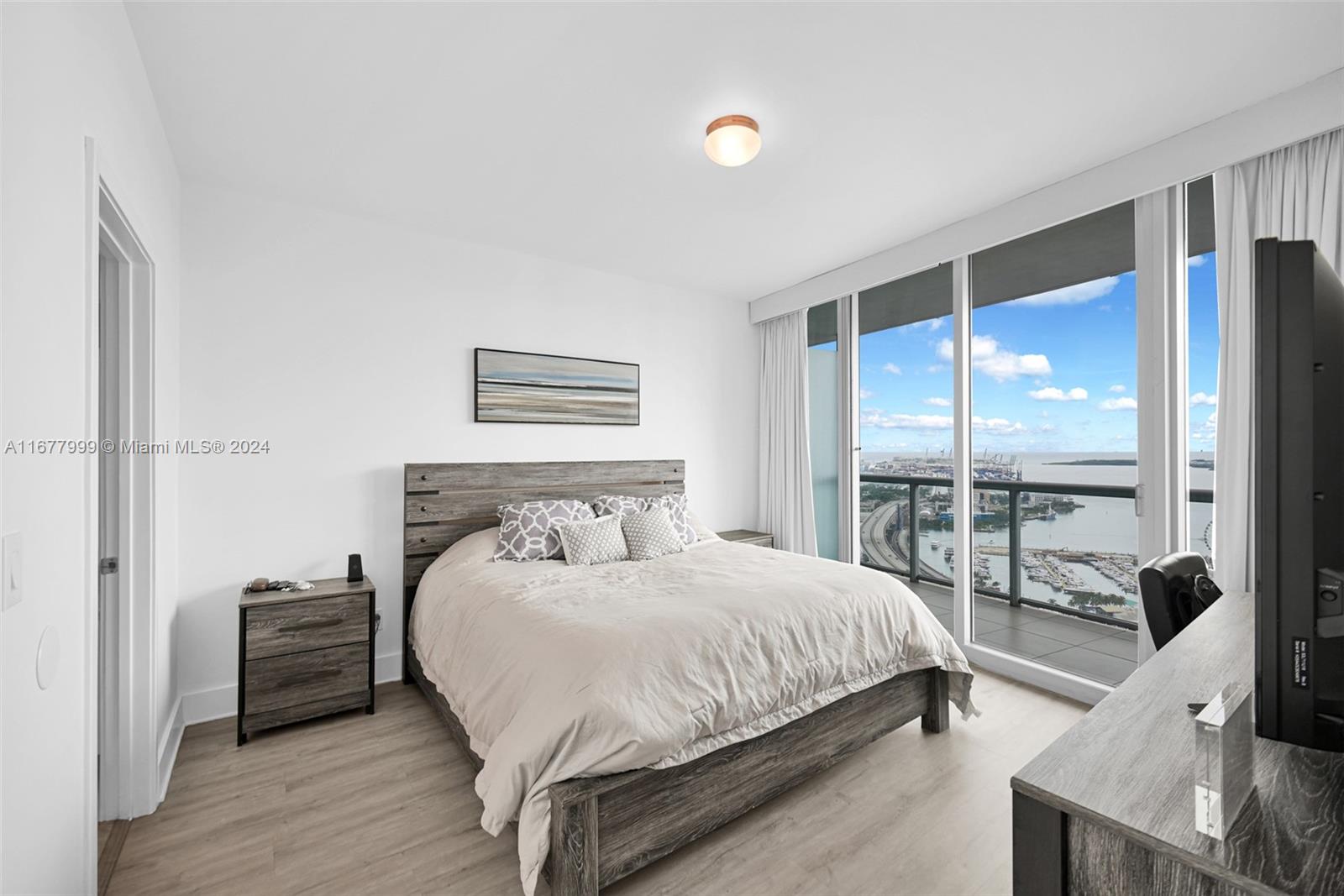 888 Biscayne Blvd #4102, Miami FL 33132