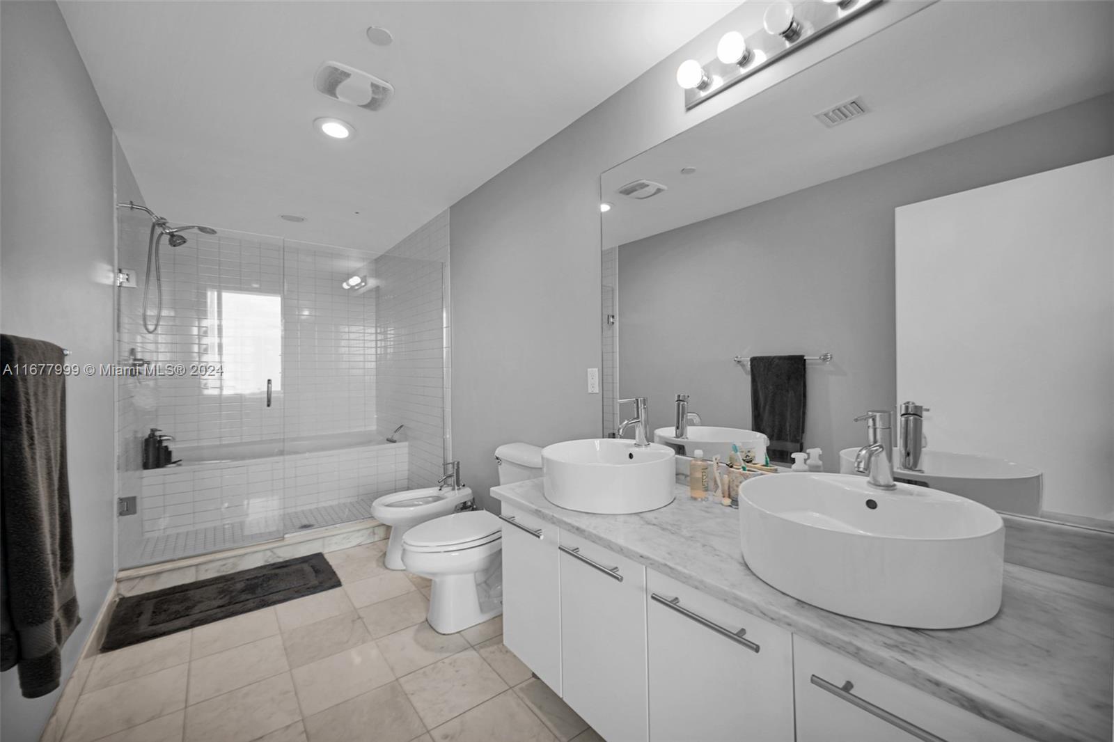 888 Biscayne Blvd #4102, Miami FL 33132