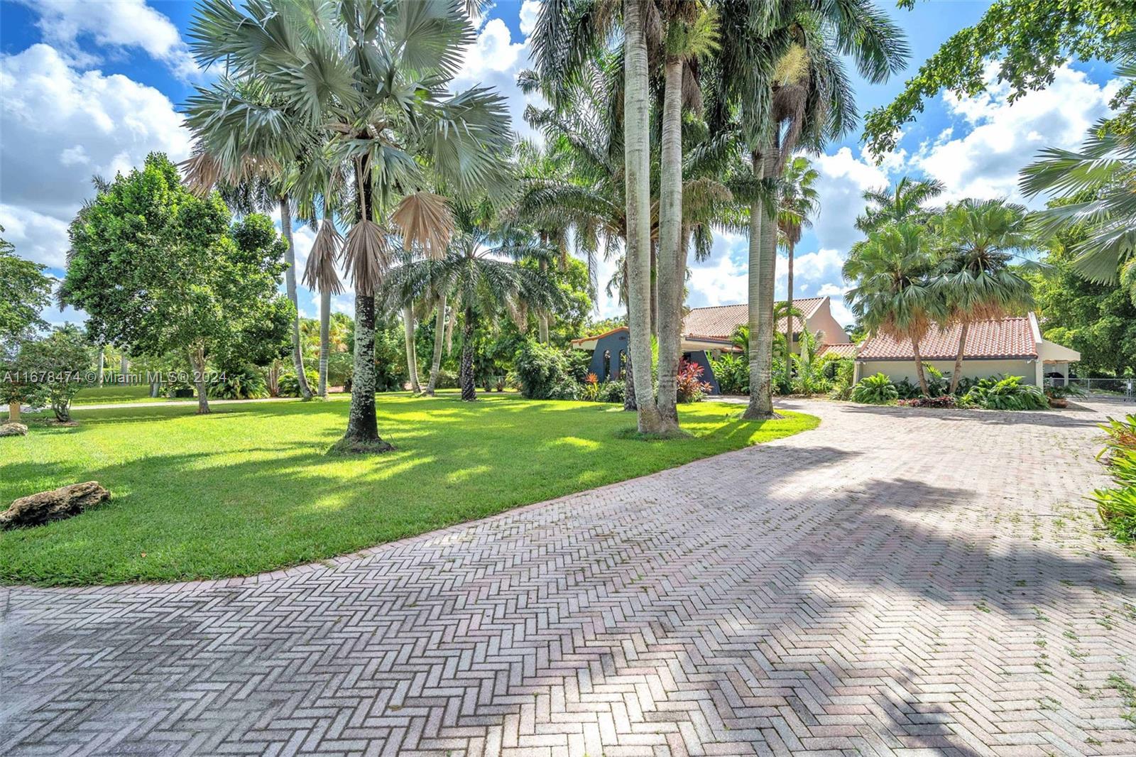 10050 NW 135th St, Hialeah Gardens, Florida image 3