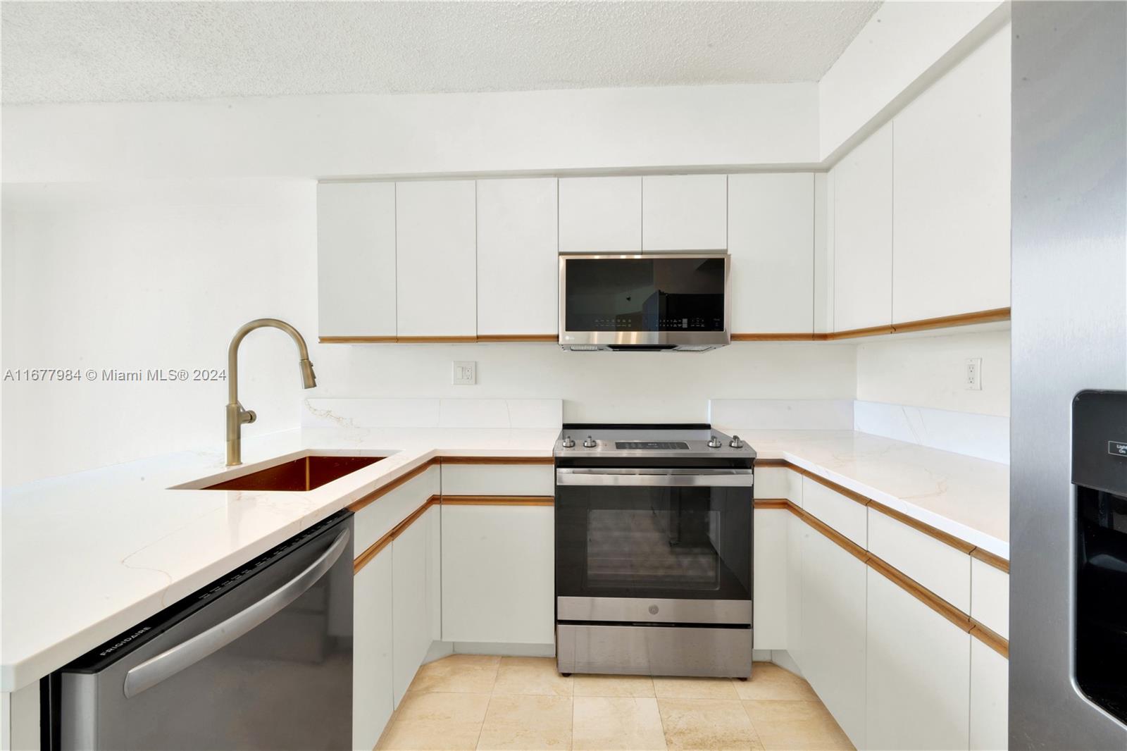 3600 Mystic Pointe Dr #1515, Aventura FL 33180