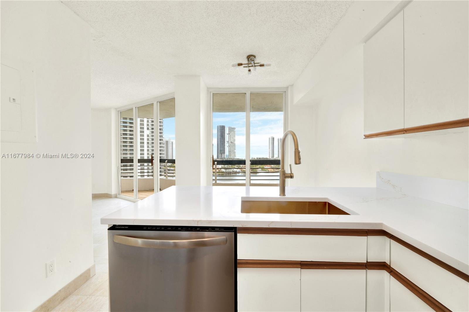 3600 Mystic Pointe Dr #1515, Aventura FL 33180