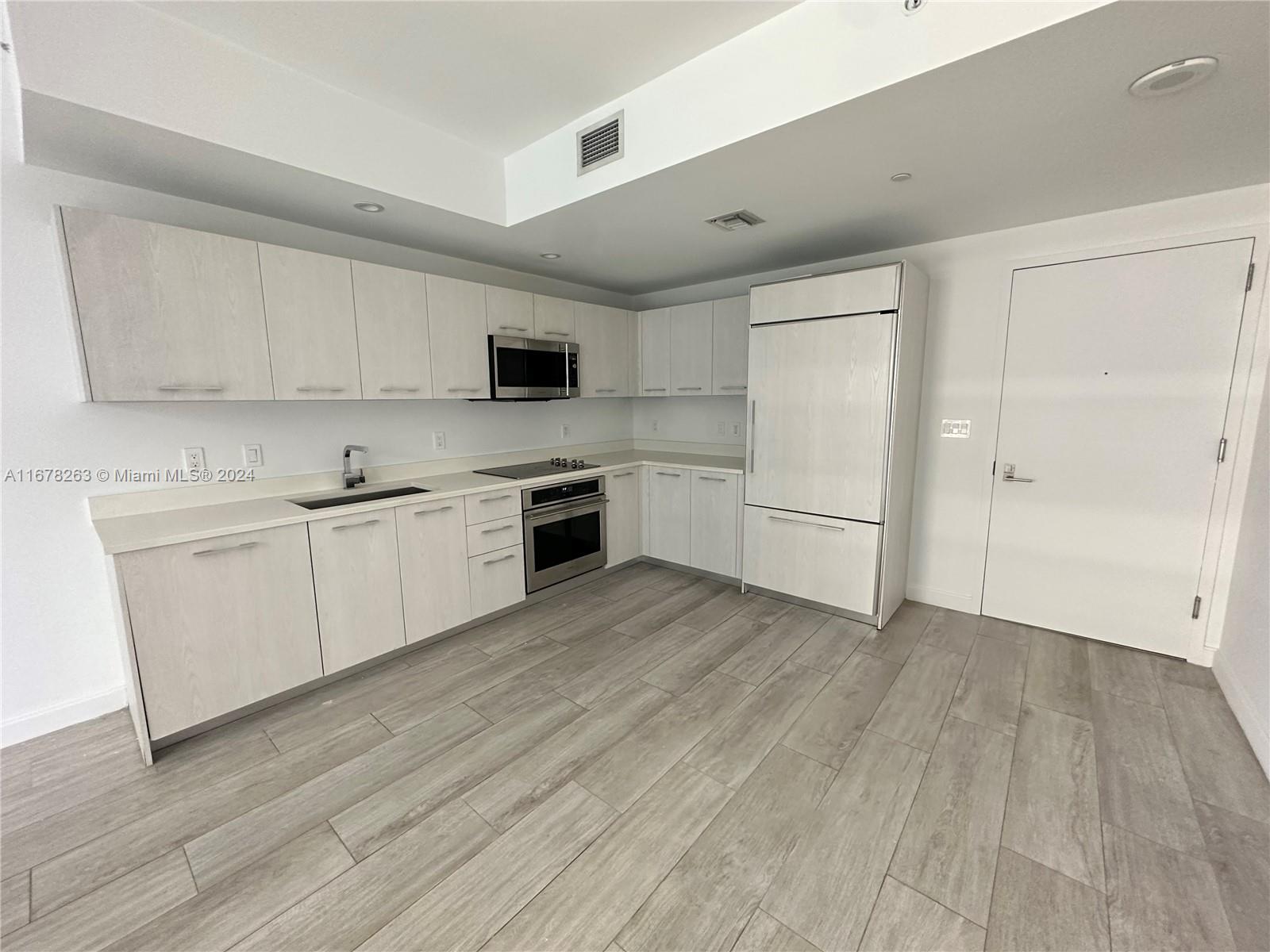 55 SW 9th St #1202, Miami FL 33130