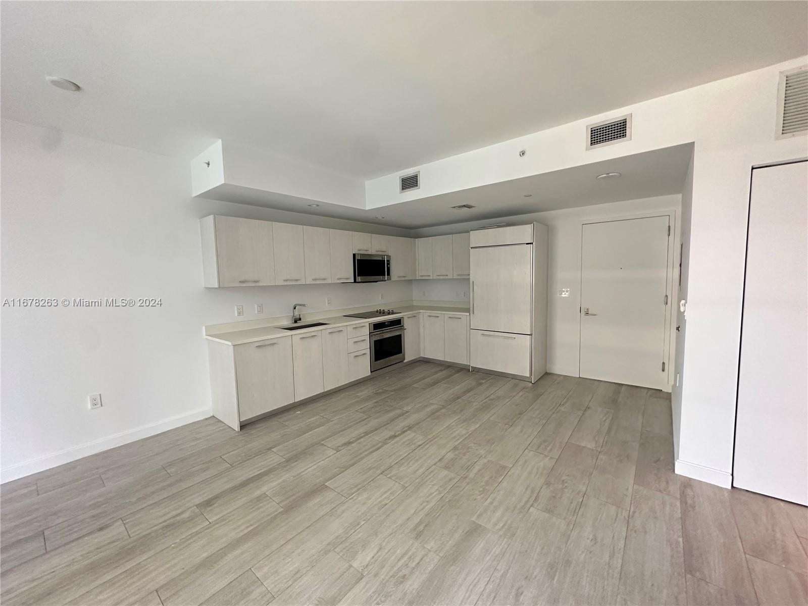55 SW 9th St #1202, Miami FL 33130