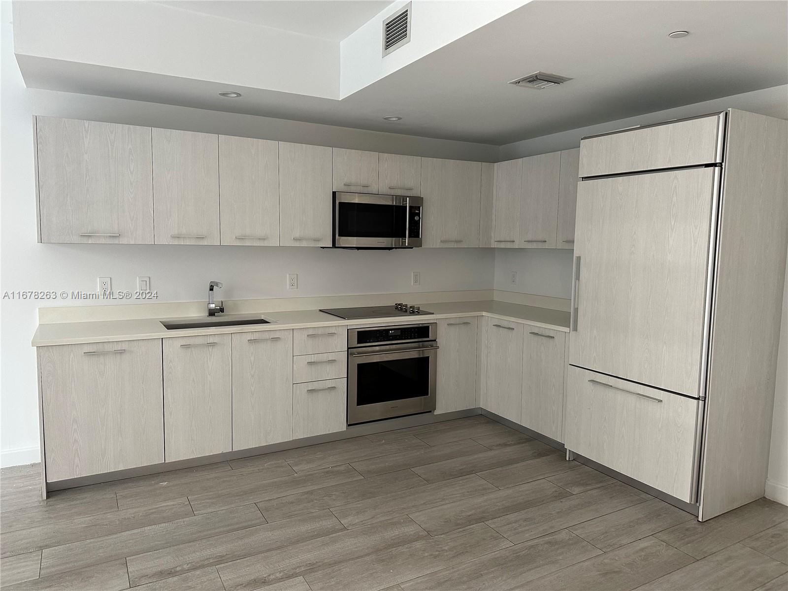 55 SW 9th St #1202, Miami FL 33130