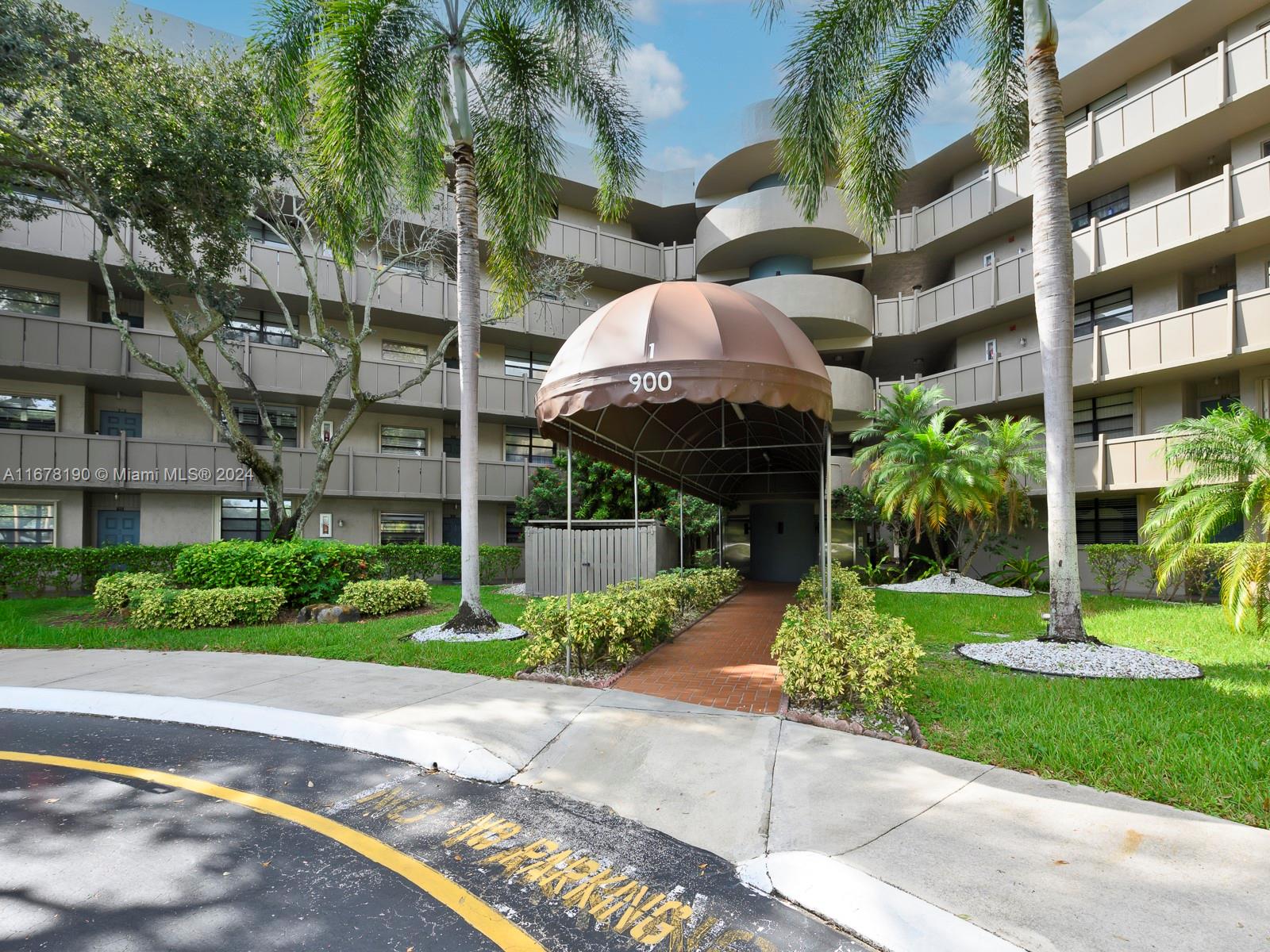 900 Colony Point Cir #401, Pembroke Pines, Florida image 2