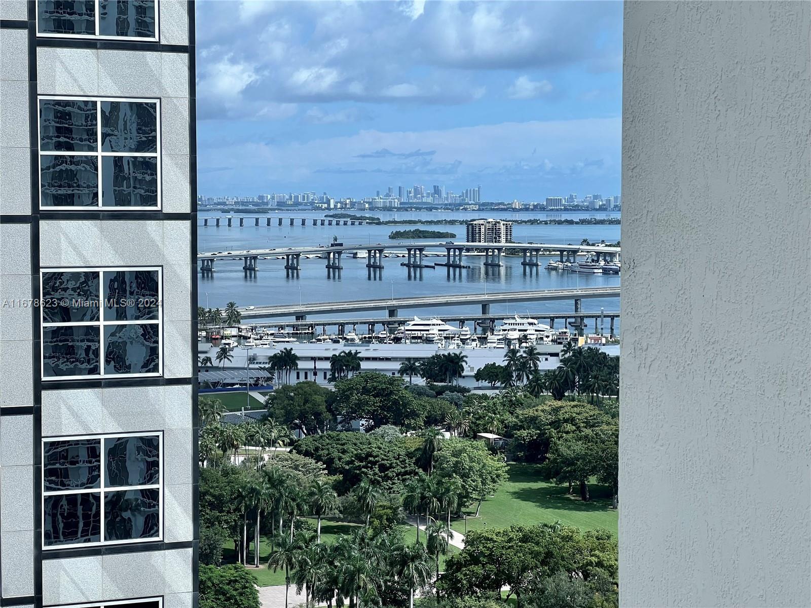 300 S Biscayne Blvd #3011, Miami FL 33131