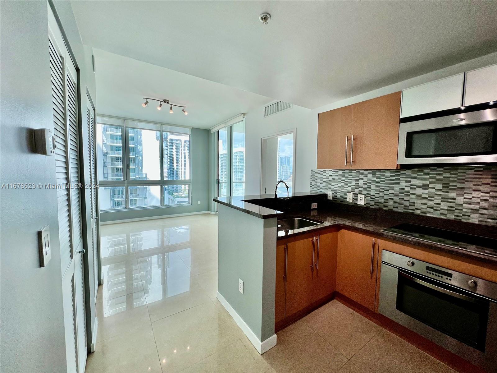 300 S Biscayne Blvd #3011, Miami FL 33131
