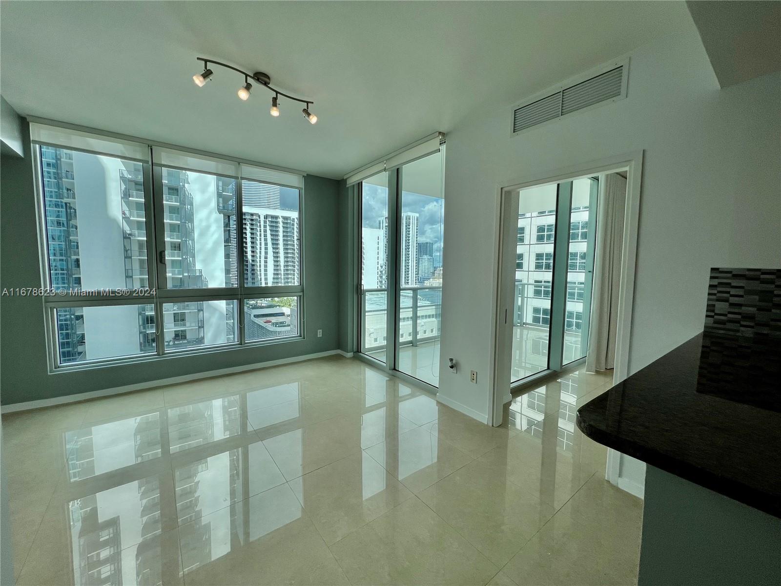 300 S Biscayne Blvd #3011, Miami FL 33131