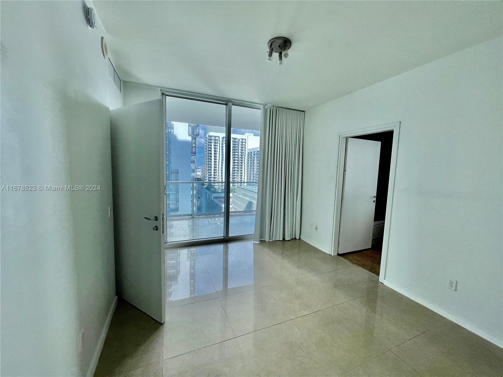 300 S Biscayne Blvd #3011, Miami FL 33131