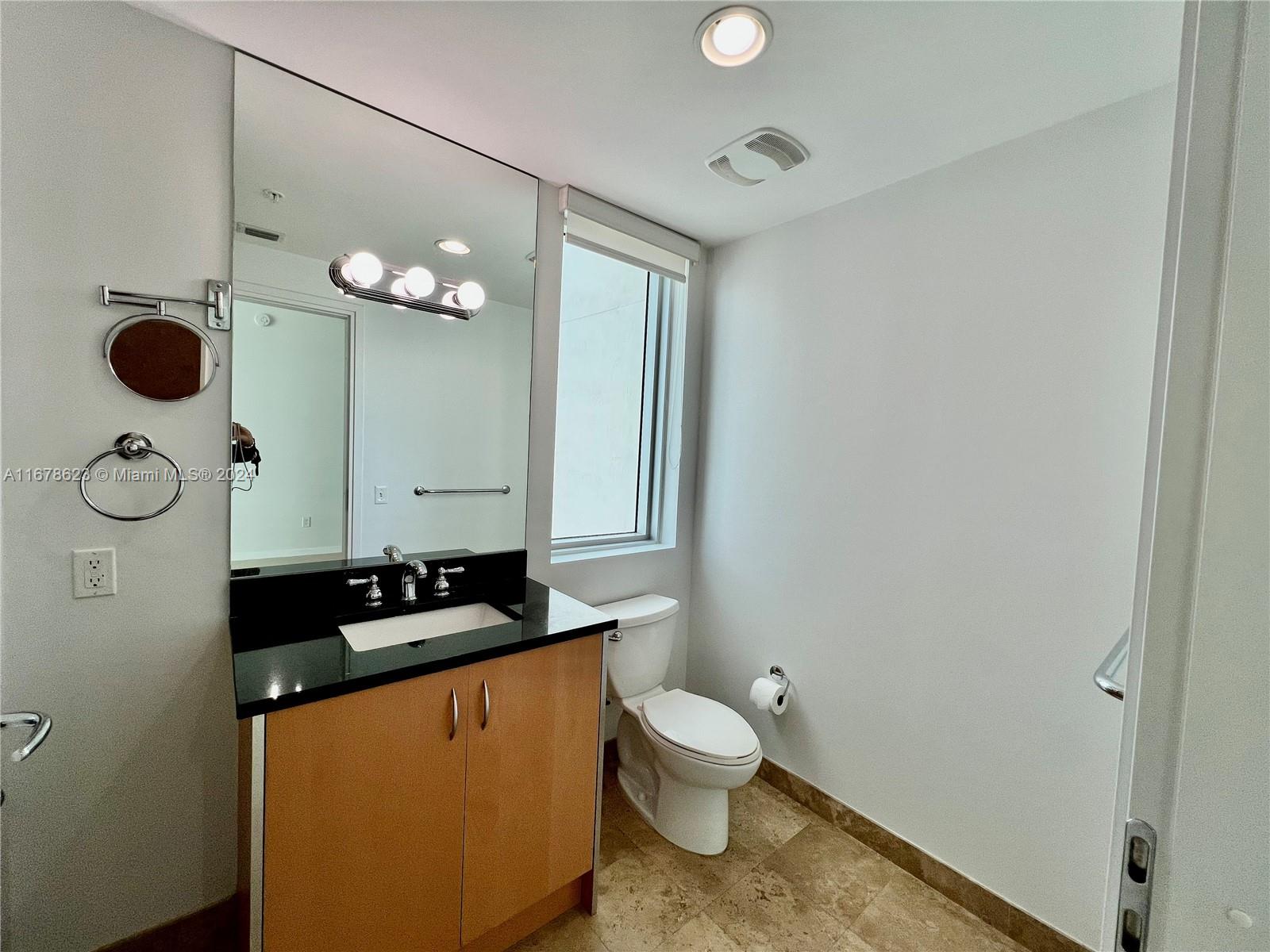 300 S Biscayne Blvd #3011, Miami FL 33131