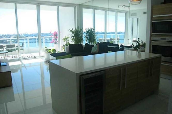 Apartamento à Venda em Miami, FL