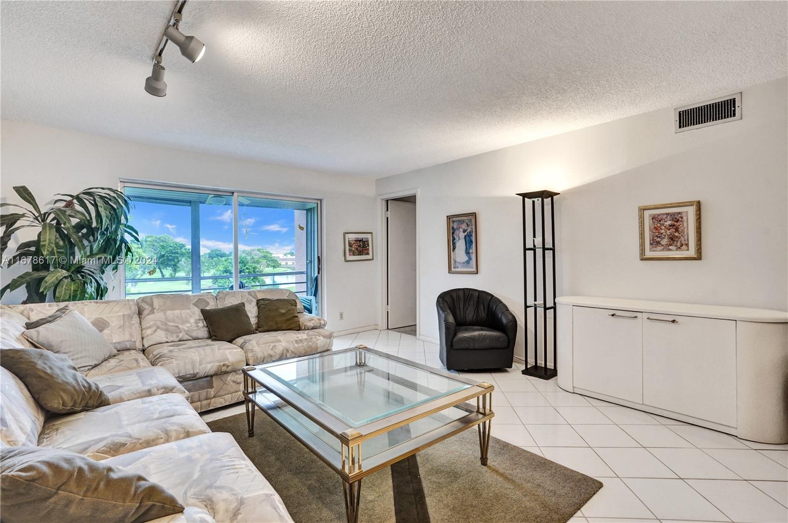 9461 Sunrise Lakes Blvd #307, Sunrise, Florida image 3