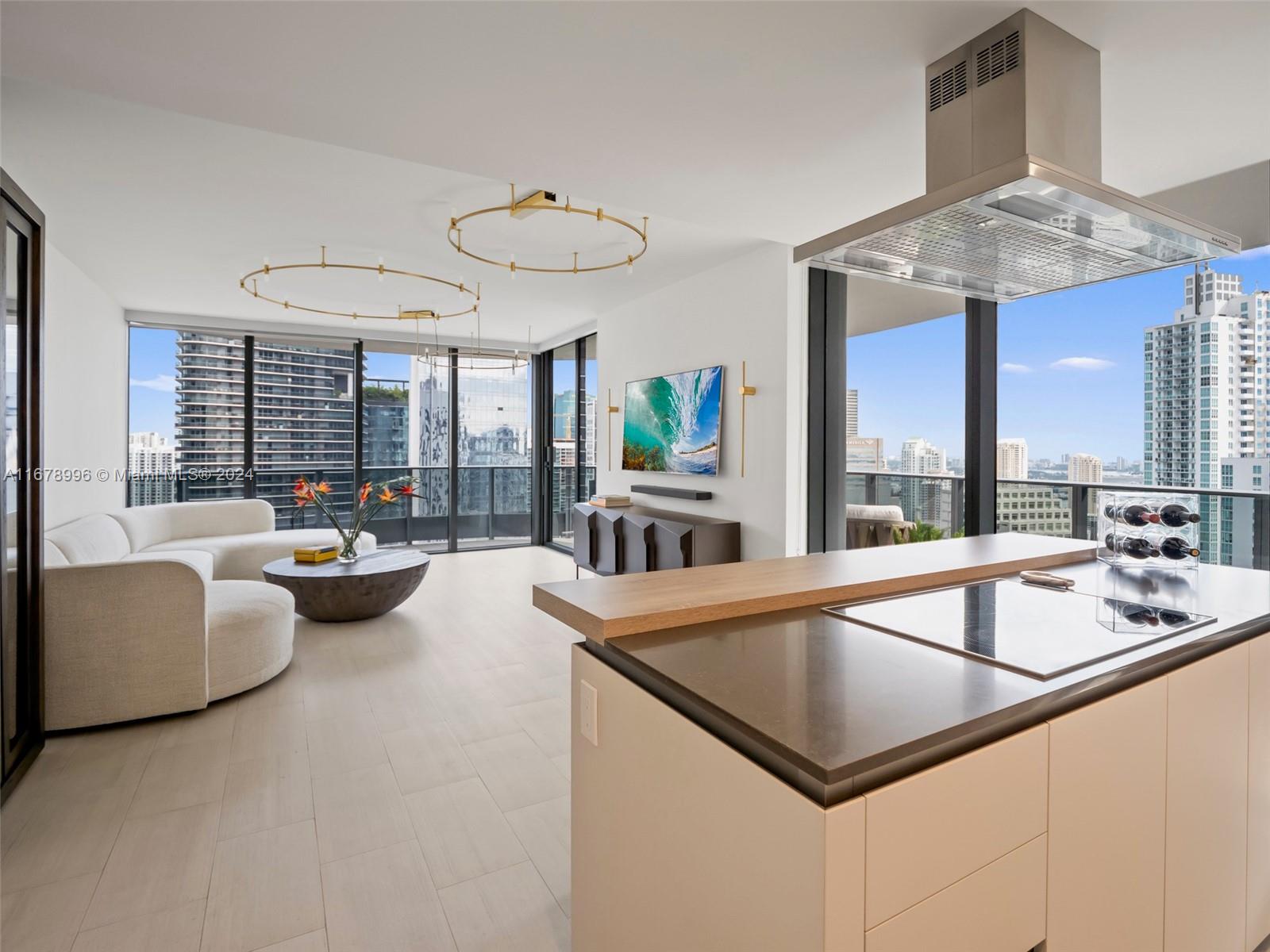 1000 Brickell Plz #4215, Miami FL 33131