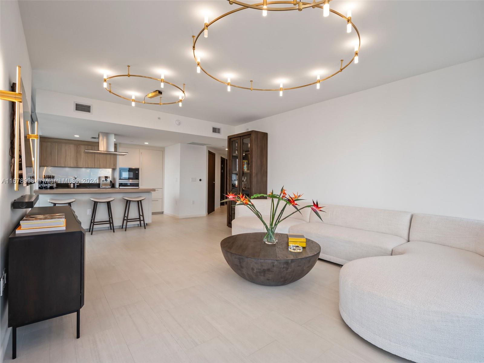 1000 Brickell Plz #4215, Miami FL 33131
